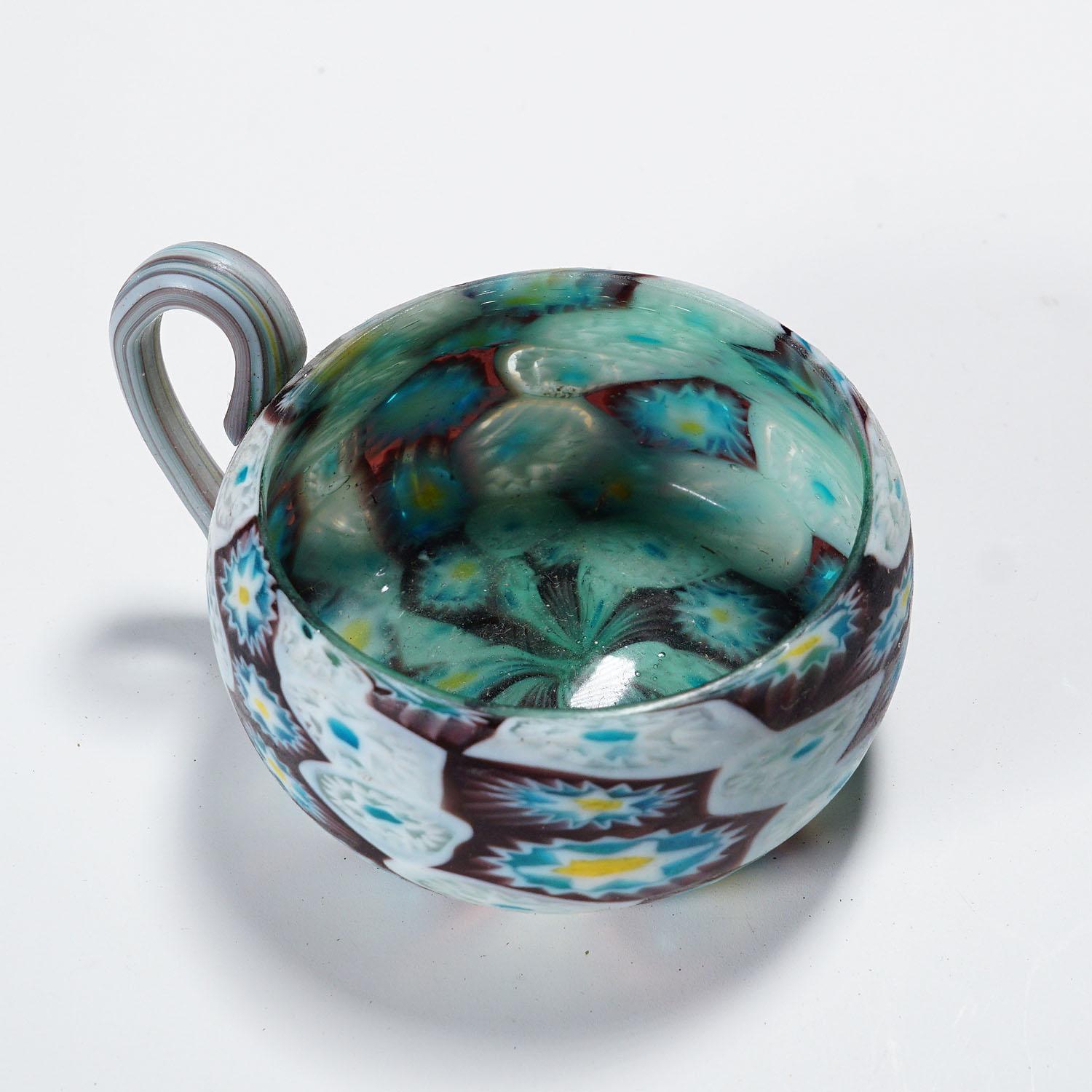 Antique Bol Millefiori avec anse, Fratelli Toso Murano ca. 1900s Bon état - En vente à Berghuelen, DE