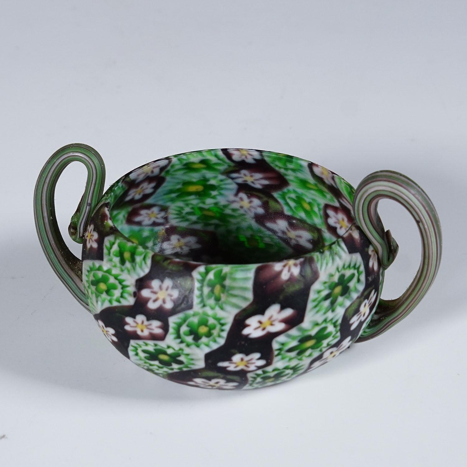 Antike Millefiori-Schale mit Henkeln, Fratelli Toso Murano ca. 1900s im Zustand „Gut“ im Angebot in Berghuelen, DE