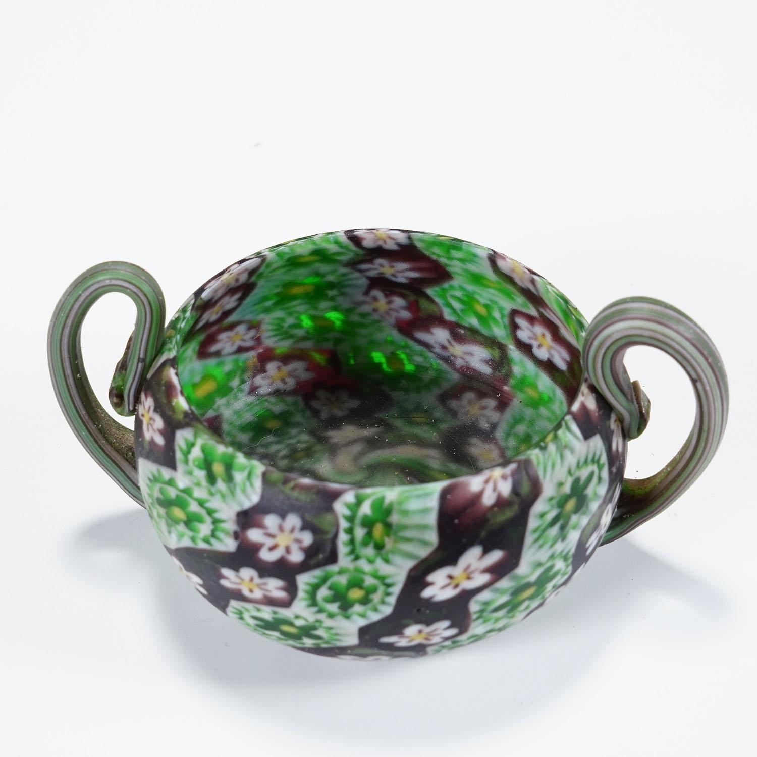 Antike Millefiori-Schale mit Henkeln, Fratelli Toso Murano ca. 1900s (19. Jahrhundert) im Angebot