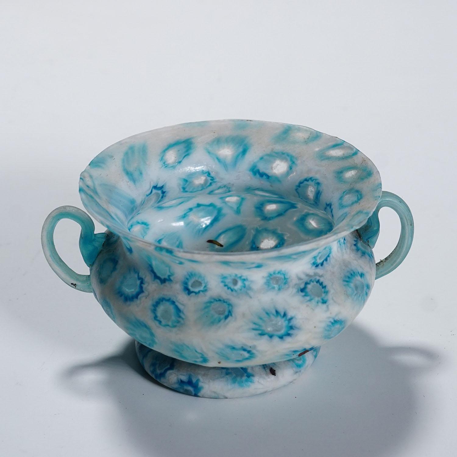 Antique Millefiori Bowl with Handles, Fratelli Toso Murano ca. 1920s In Good Condition For Sale In Berghuelen, DE