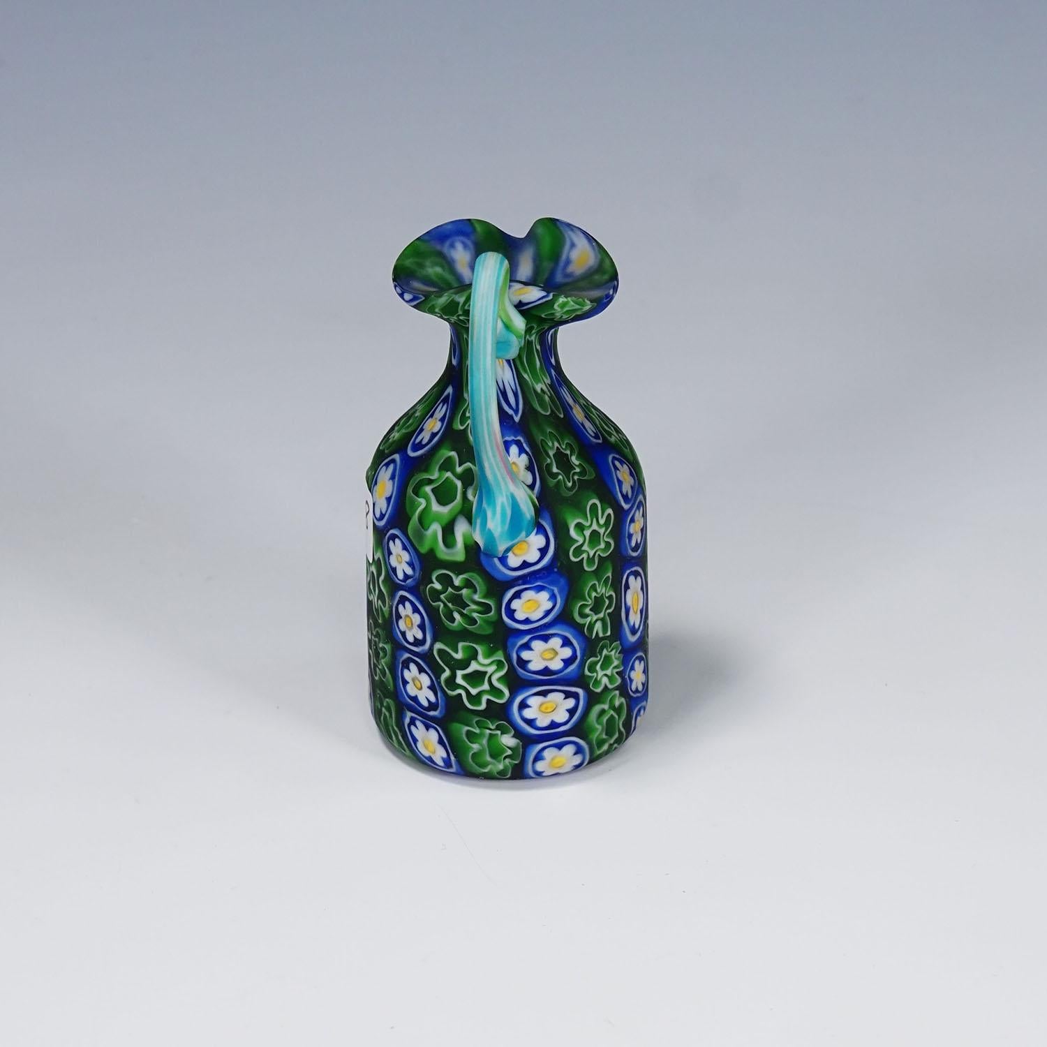 Jarra Millefiori antigua en azul y verde, Fratelli Toso Murano ca. 1920s Moderno de mediados de siglo en venta