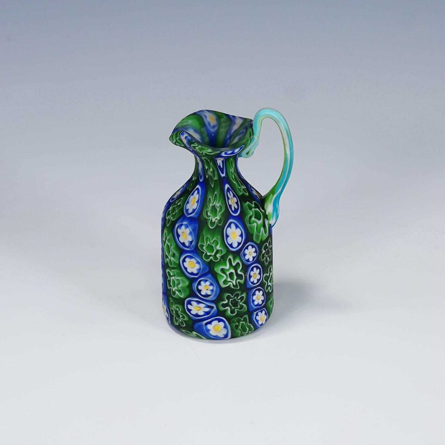 Jarra Millefiori antigua en azul y verde, Fratelli Toso Murano ca. 1920s Italiano en venta