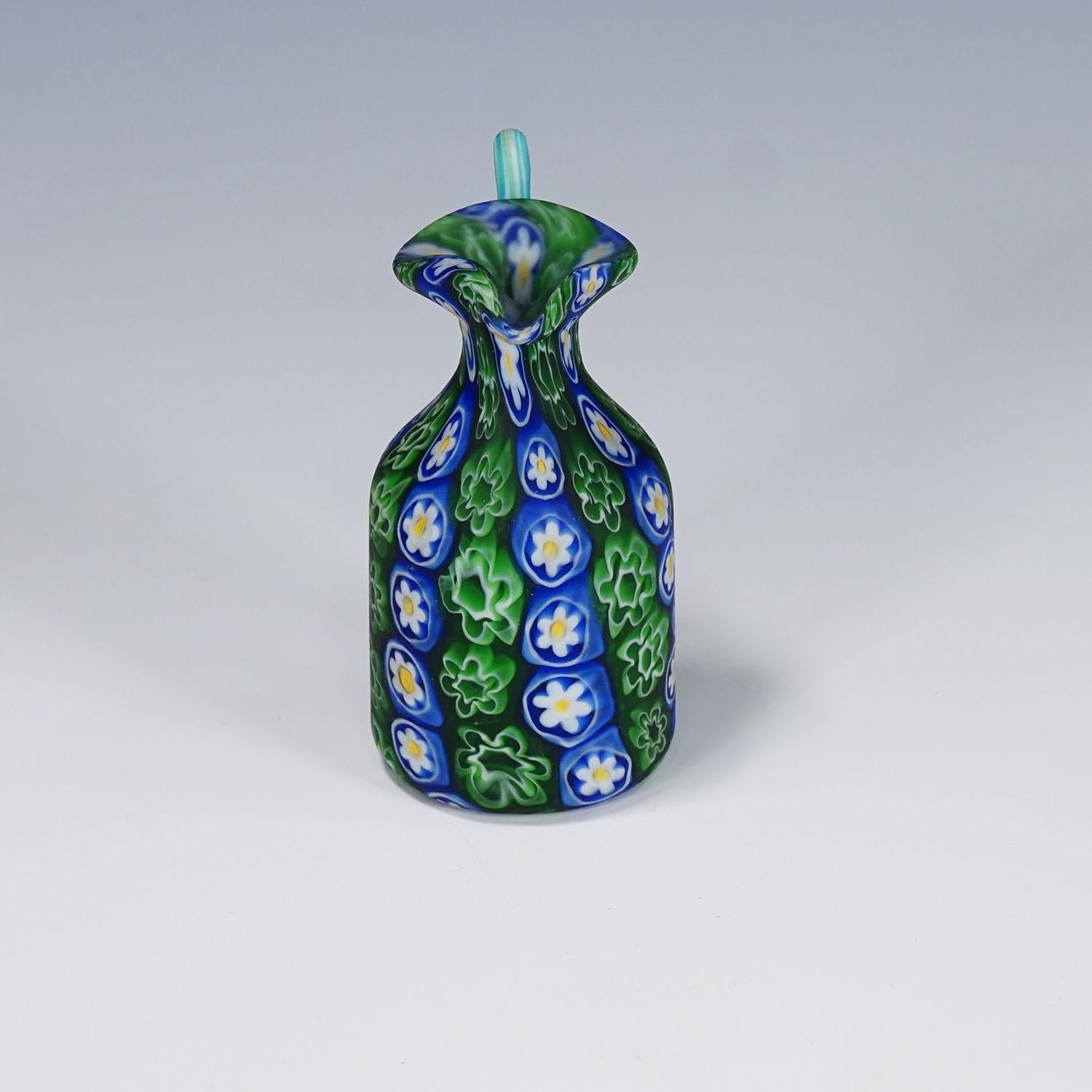 Jarra Millefiori antigua en azul y verde, Fratelli Toso Murano ca. 1920s en Bueno estado para la venta en Berghuelen, DE
