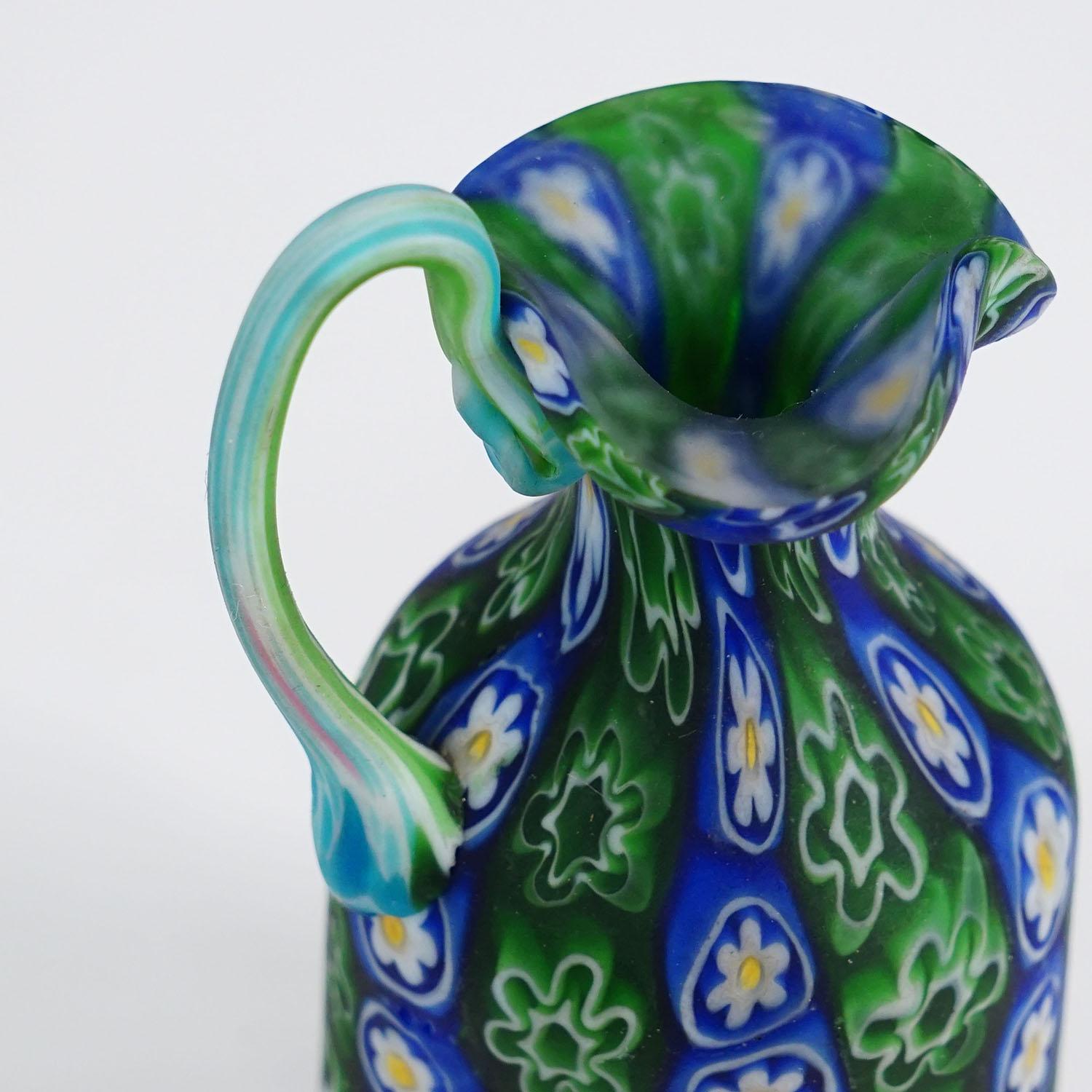 Jarra Millefiori antigua en azul y verde, Fratelli Toso Murano ca. 1920s Vidrio artístico en venta