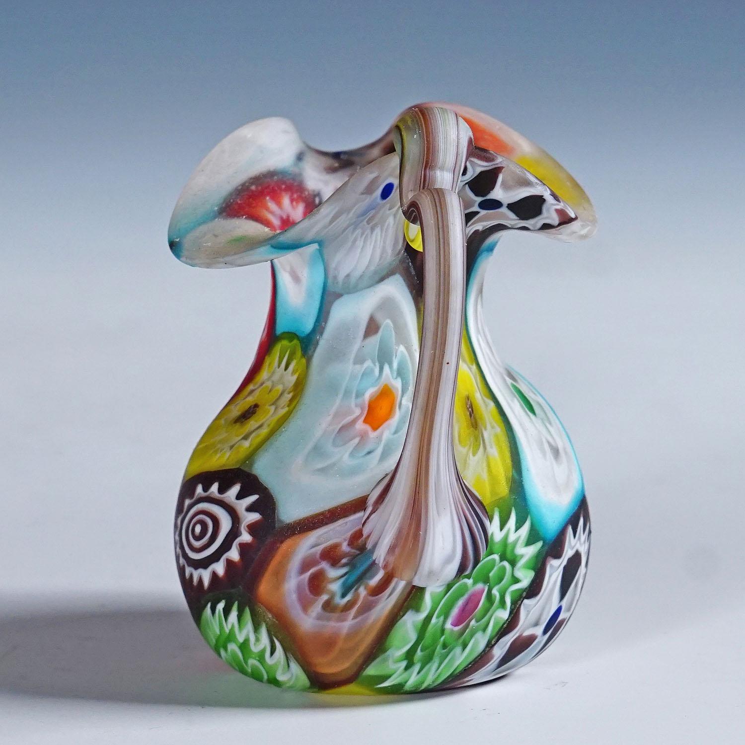 Mid-Century moderno Antica brocca Millefiori con manico, Fratelli Toso Murano, 1920 ca. in vendita