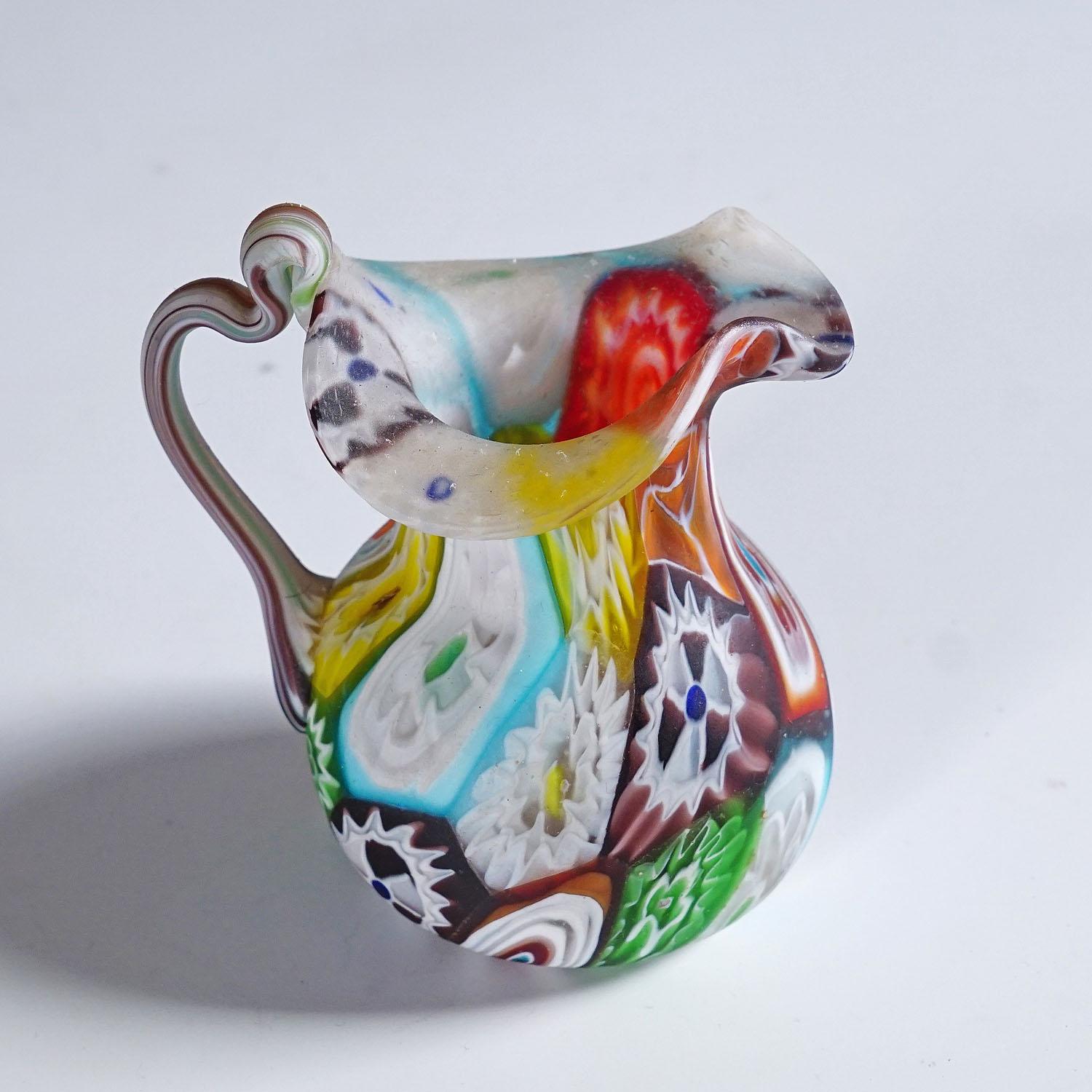 Antica brocca Millefiori con manico, Fratelli Toso Murano, 1920 ca. In condizioni buone in vendita a Berghuelen, DE