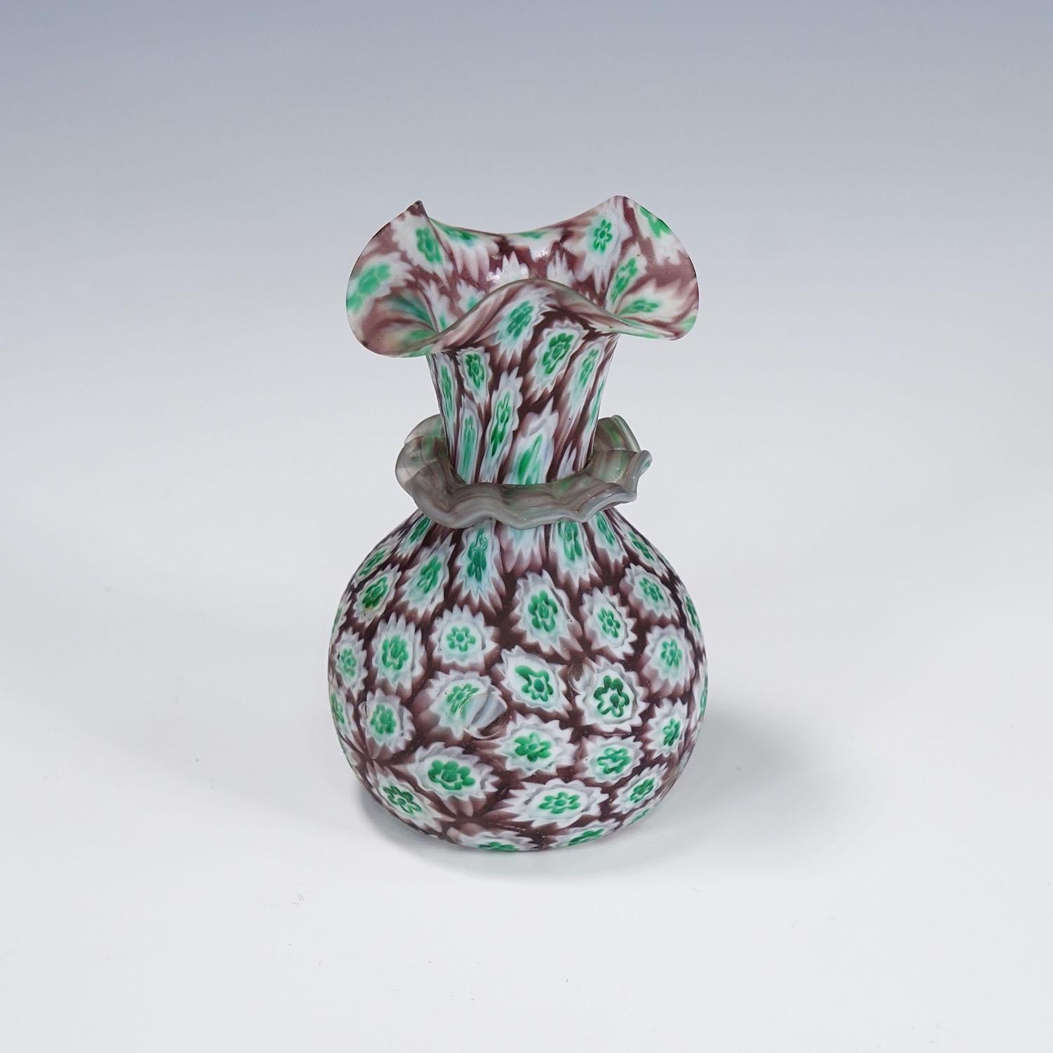 Mid-Century moderno Antico vaso Millefiori Greene & Greene con bordo, Fratelli Toso Murano 1920 ca. in vendita