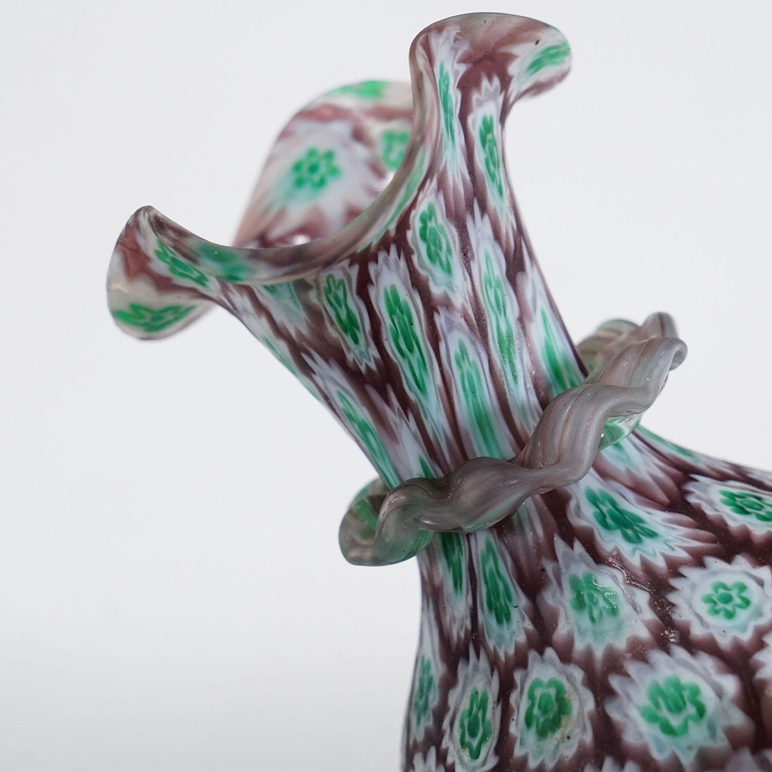 Antico vaso Millefiori Greene & Greene con bordo, Fratelli Toso Murano 1920 ca. In condizioni buone in vendita a Berghuelen, DE