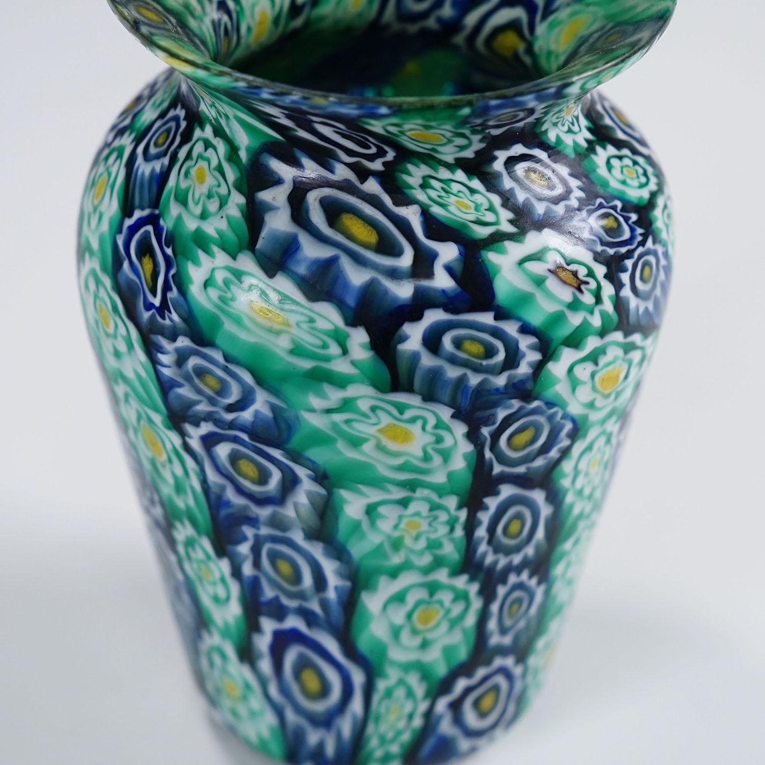 Antiguo Jarrón Millefiori Verde Azul, Fratelli Toso Murano ca. 1920s Italiano en venta