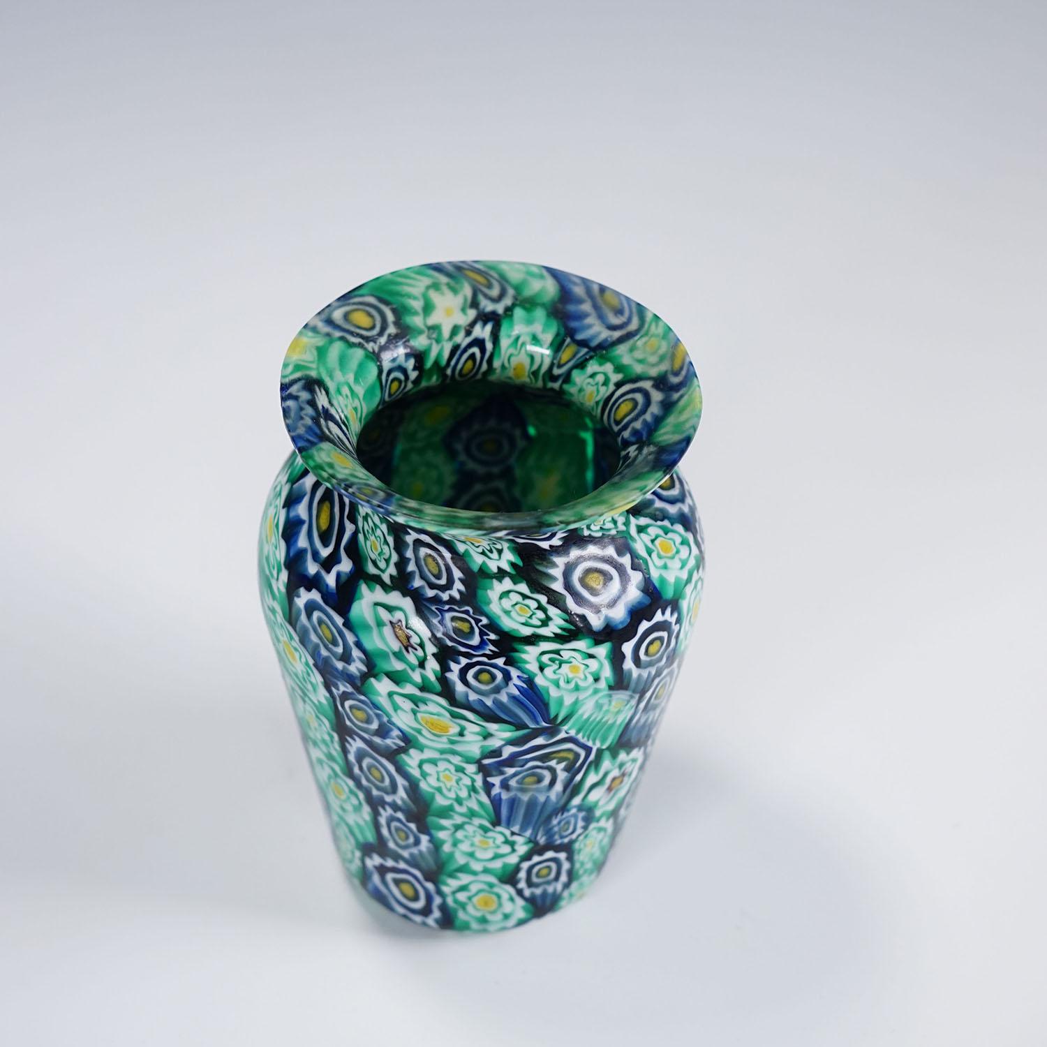 Antiguo Jarrón Millefiori Verde Azul, Fratelli Toso Murano ca. 1920s en Bueno estado para la venta en Berghuelen, DE