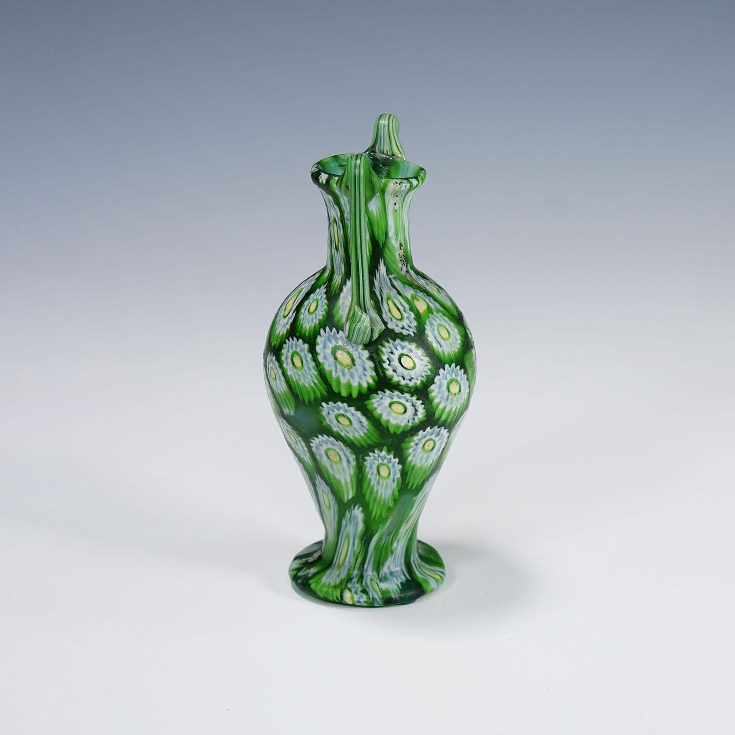 Antike Millefiori Vase Grün mit Henkeln, Fratelli Toso Murano ca. 1920s (Italienisch) im Angebot