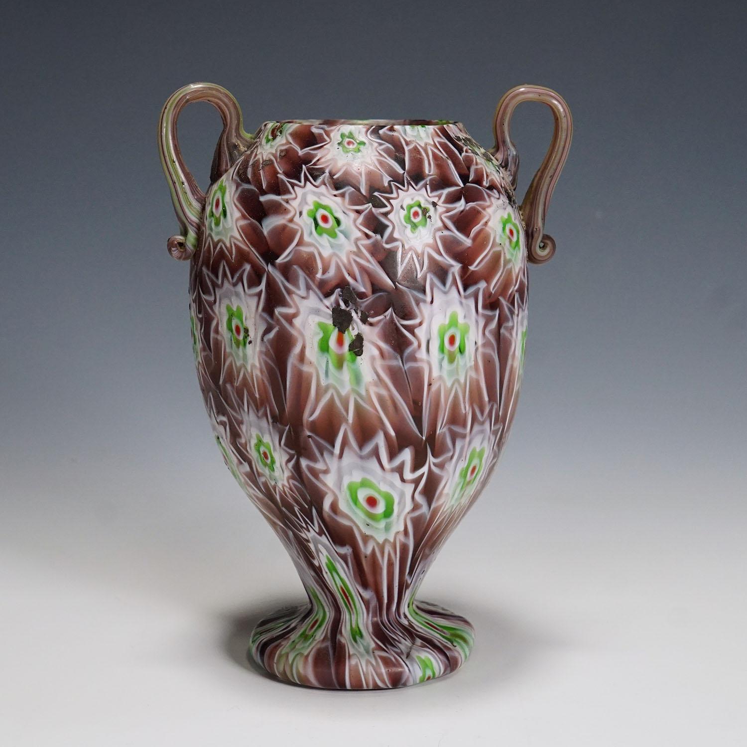 Antike Millefiori-Vase in Violett, Grün und Weiß, Fratelli Toso Murano 1910 (Italienisch) im Angebot