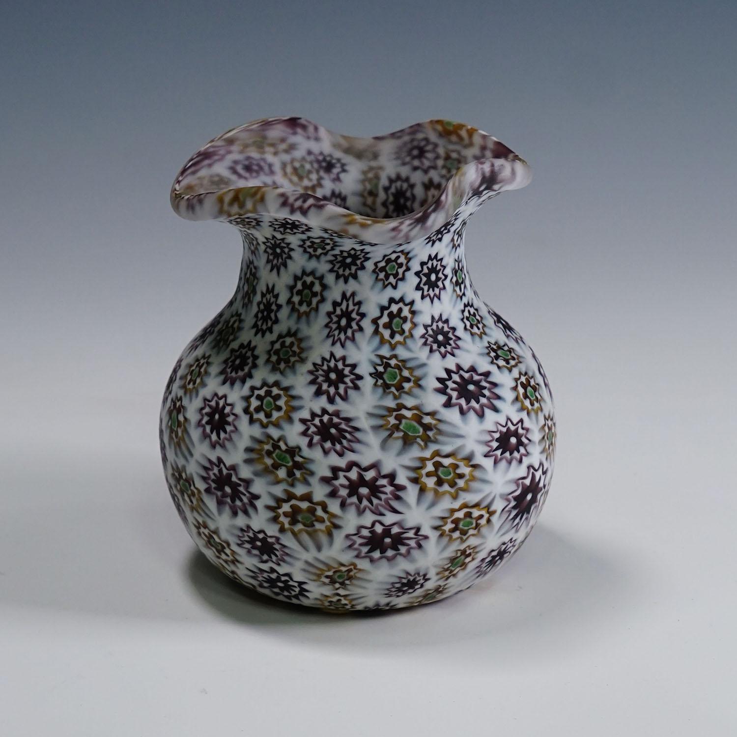 Mid-Century moderno Antico vaso Millefiori in viola e bianco, Fratelli Toso Murano, 1920 ca. in vendita