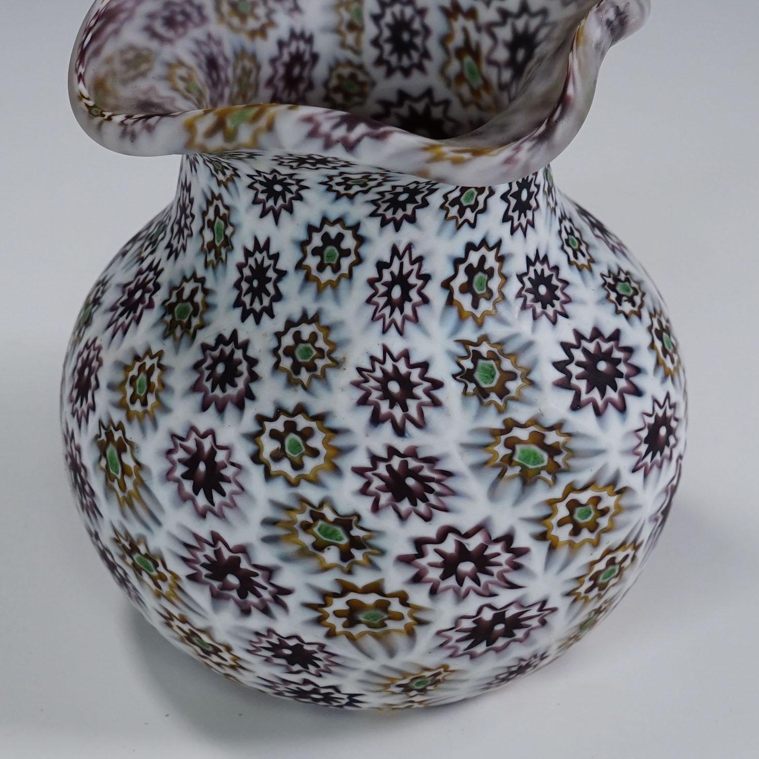 Antico vaso Millefiori in viola e bianco, Fratelli Toso Murano, 1920 ca. In condizioni buone in vendita a Berghuelen, DE