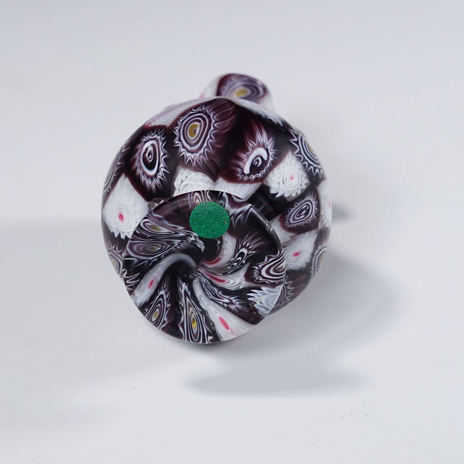 Antique Millefiori Vase in Violet and White, Fratelli Toso Murano ca. 1920s (Frühes 20. Jahrhundert) im Angebot