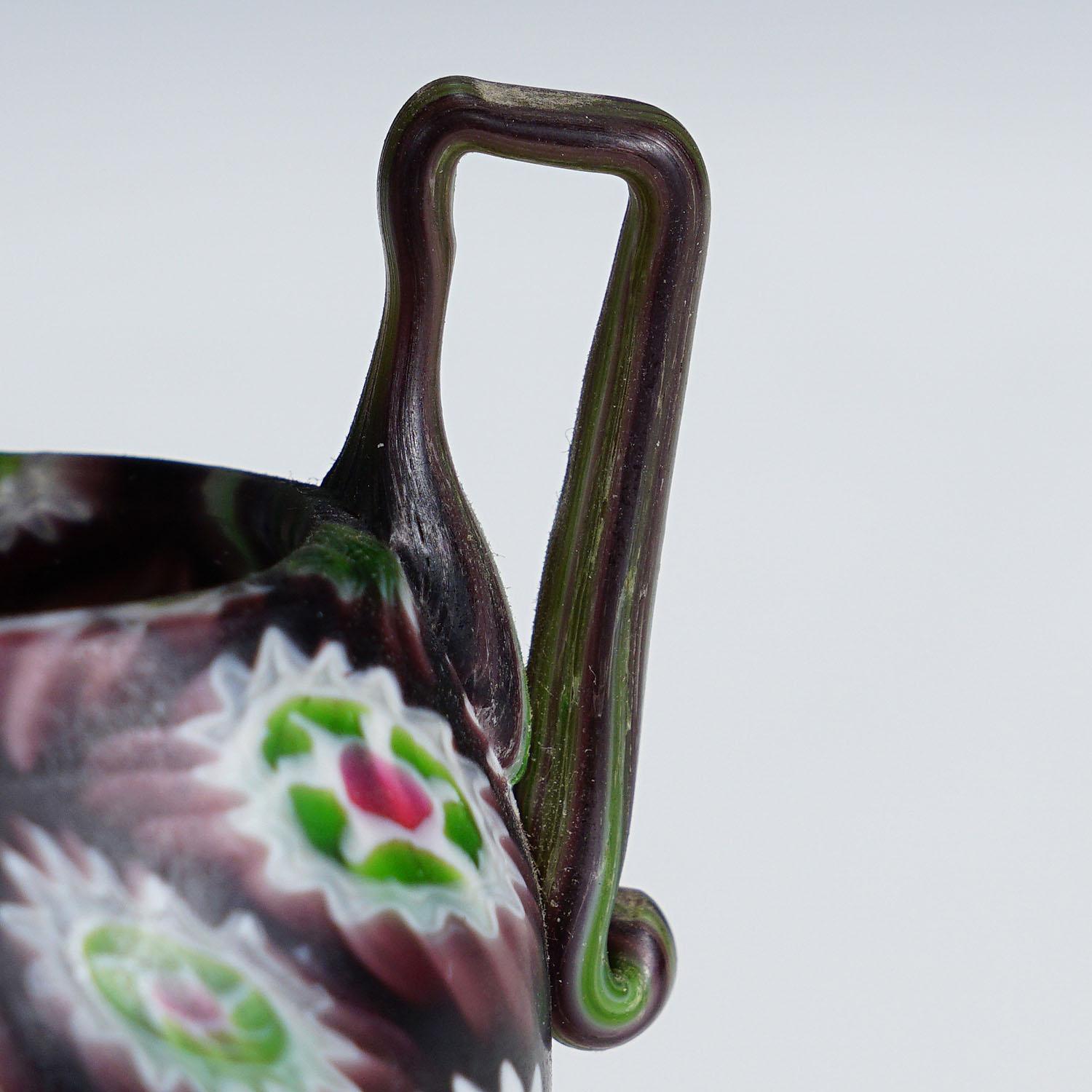 Fait main Vase Millefiori ancien avec poignées, Fratelli Toso Murano vers 1910 en vente