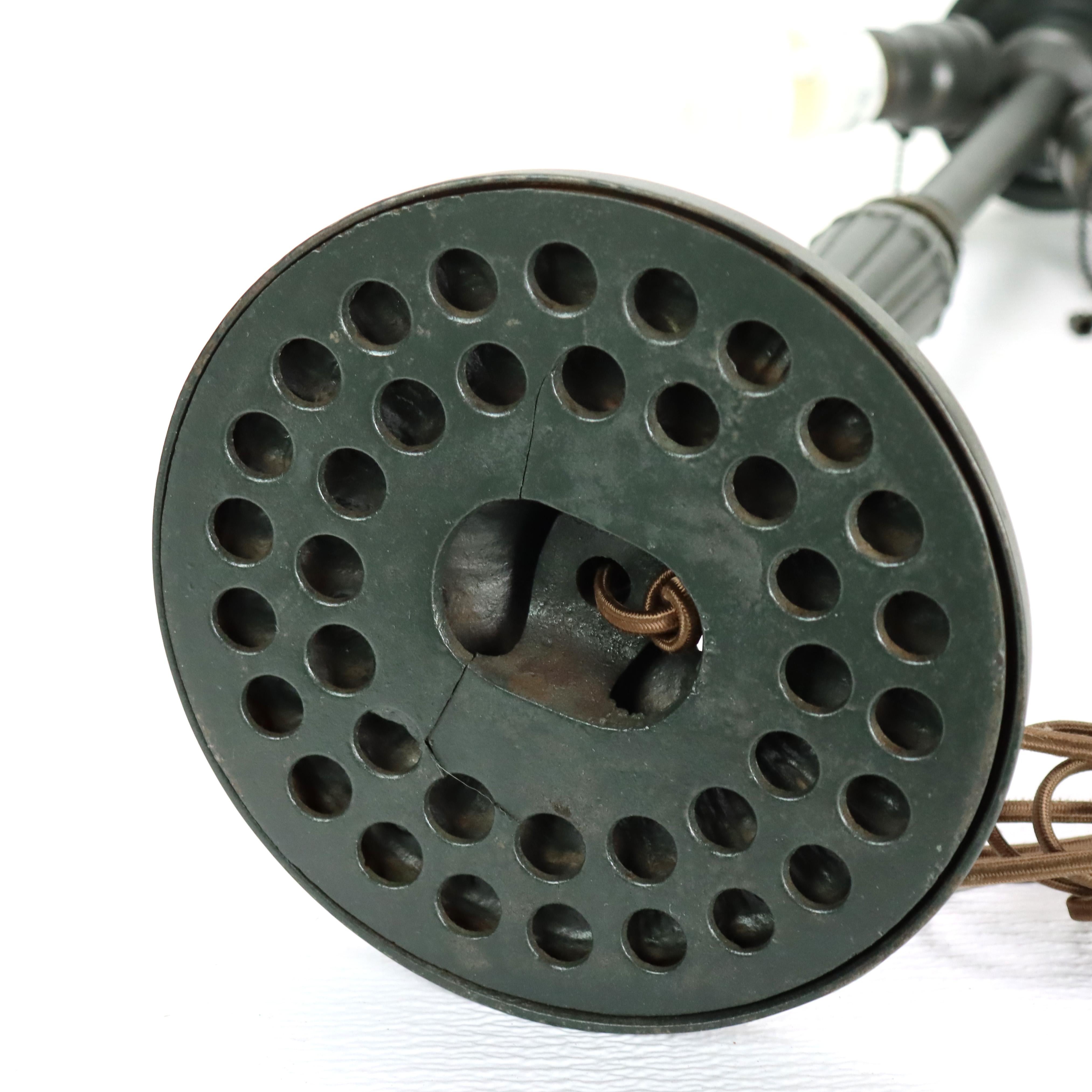 Ancienne lampe de table Miller à 8 panneaux en verre flammé et feuillage c1920 en vente 5