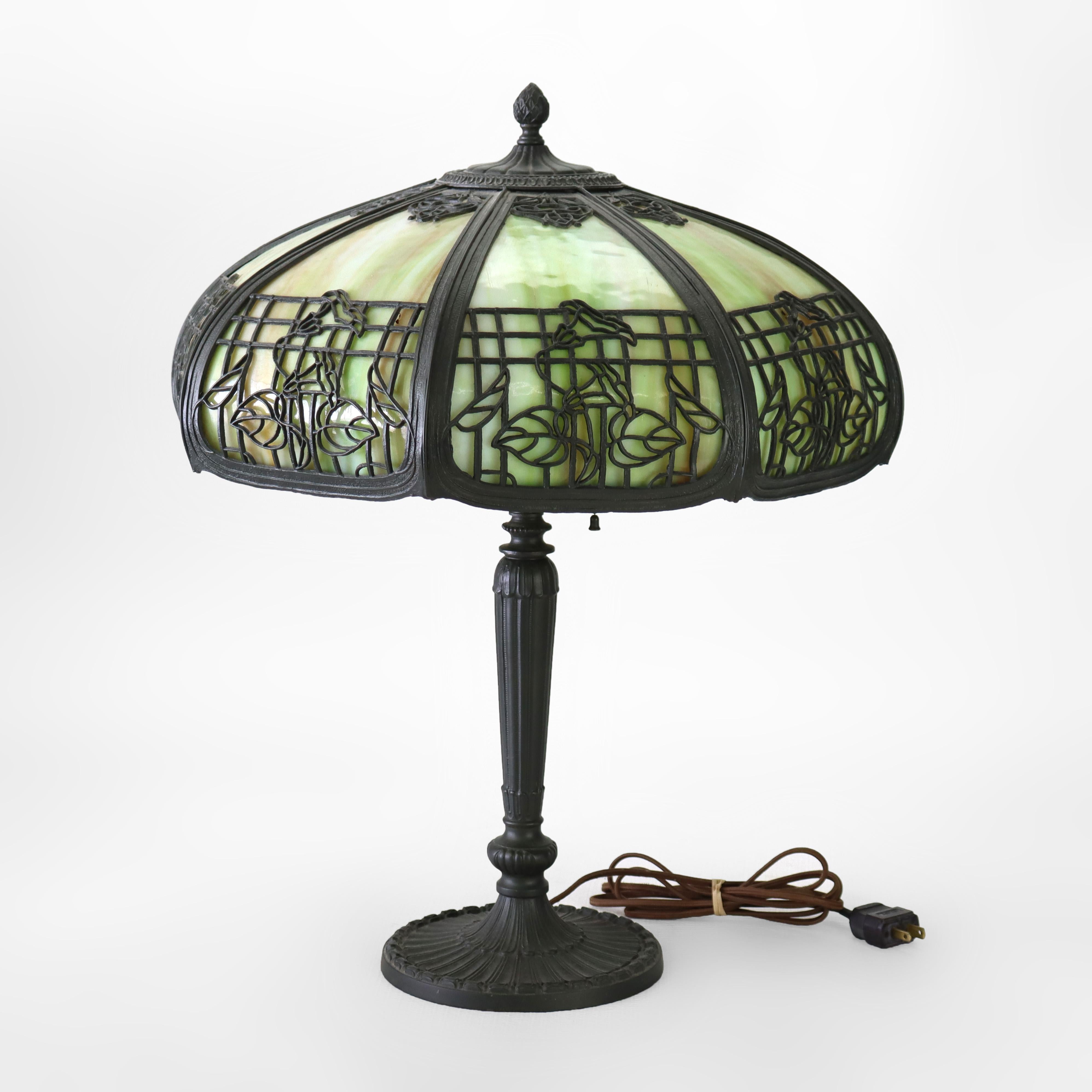 Ancienne lampe de table Miller à 8 panneaux en verre flammé et feuillage c1920 en vente 1