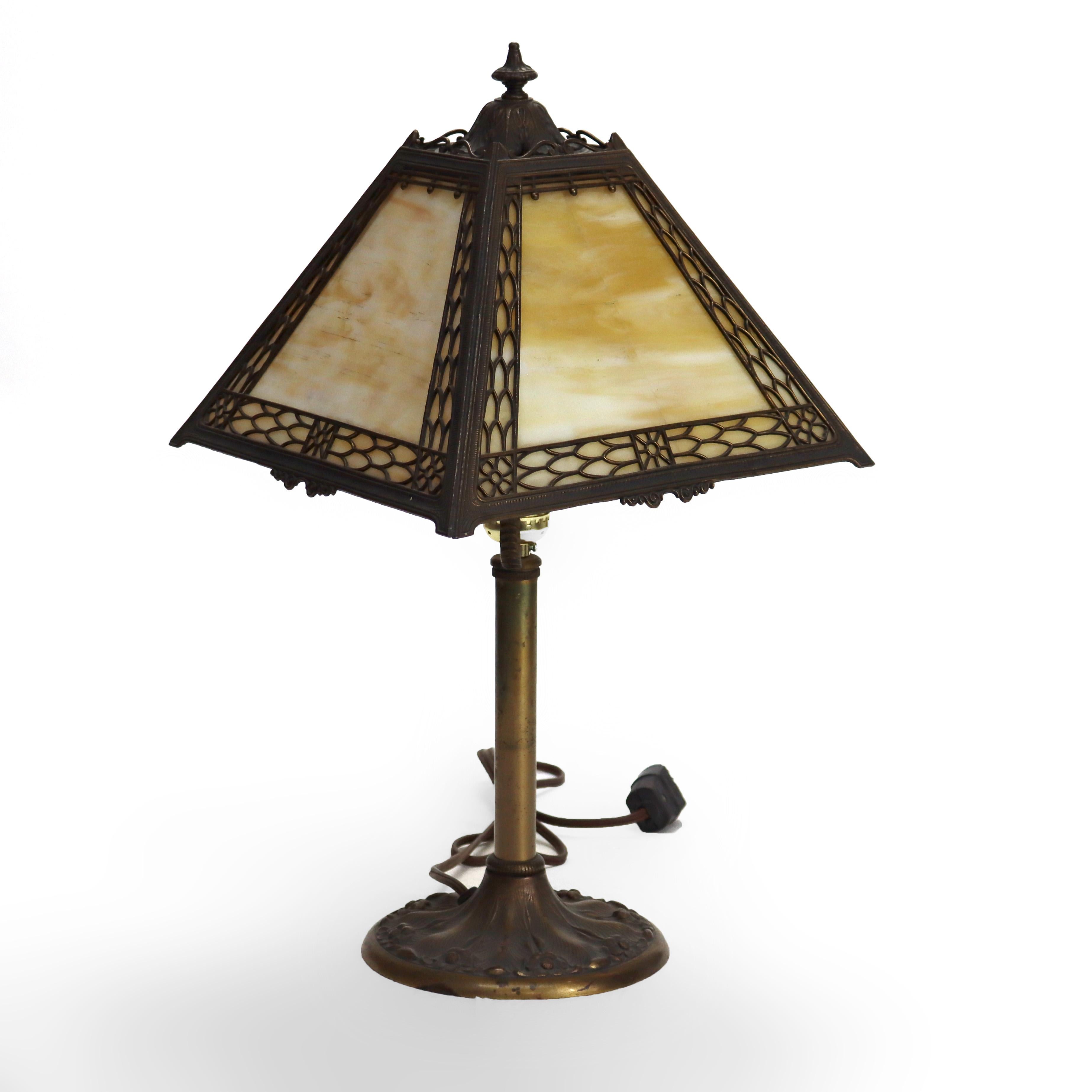 Antigua lámpara de mesa Miller Arts & Crafts de cristal de escoria firmada C1920 en venta 1