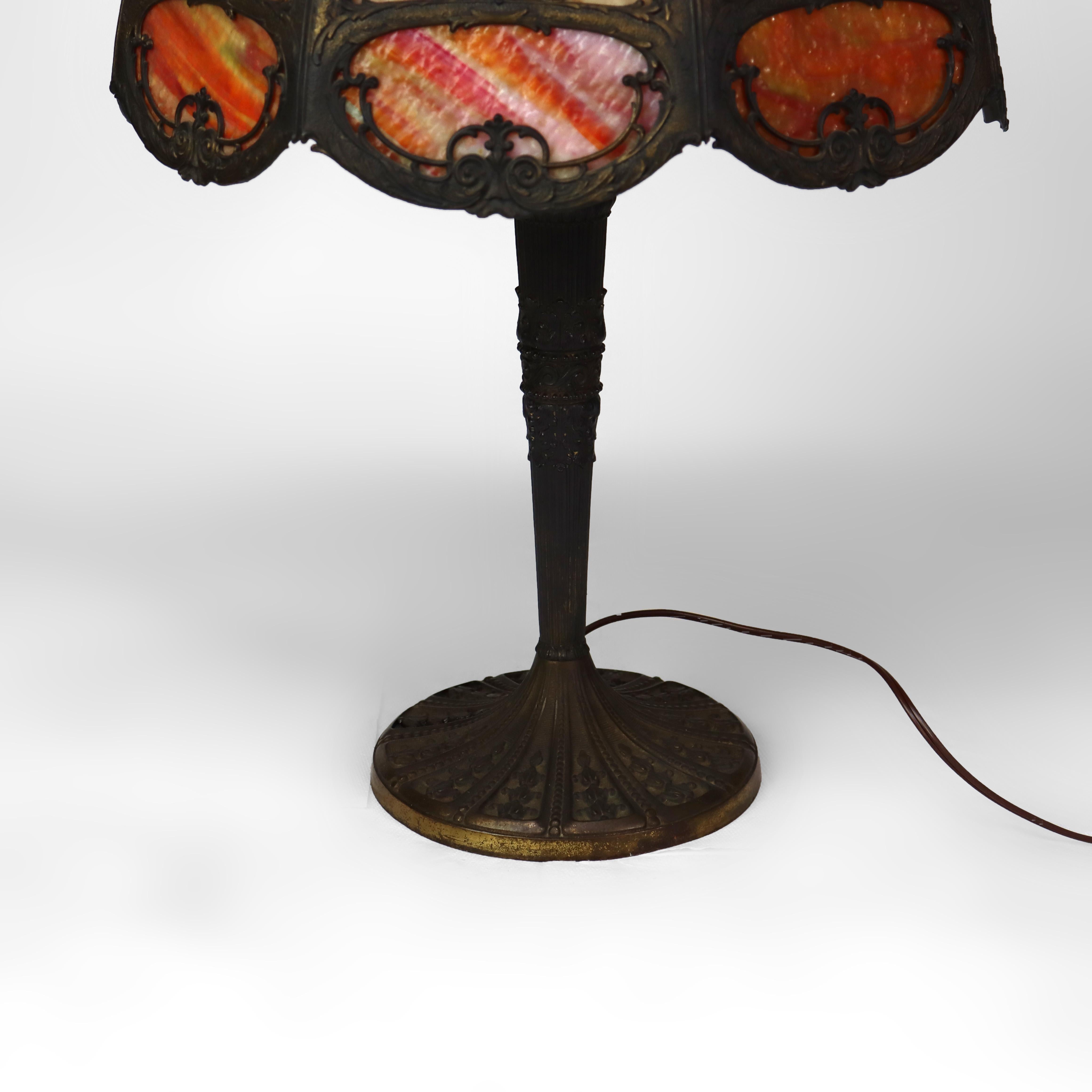 Antique Miller School Arts & Crafts Two Tone Slag Glass Table Lamp C1920 (amerikanisch) im Angebot