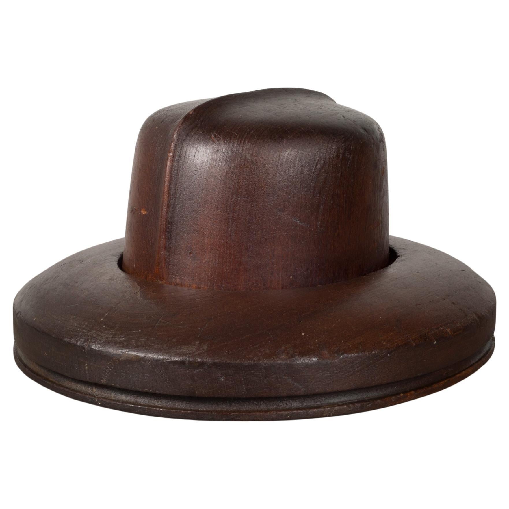 Ancienne forme de chapeau Millinery, vers 1860-1920 En vente sur 1stDibs