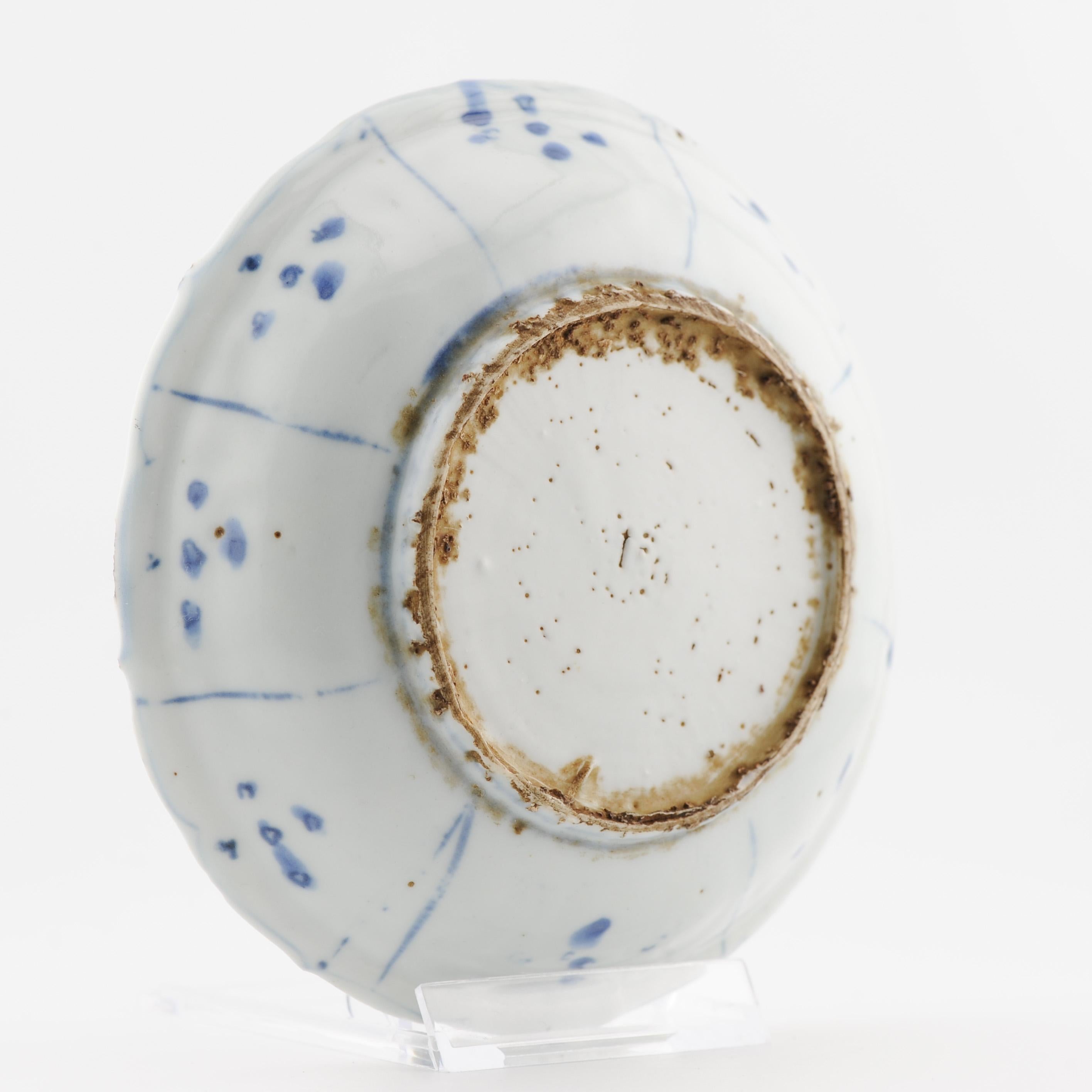 18th Century and Earlier Antique Ming 1600-1644 Chinese Porcelain Wanli / Tianqi Kraak FROG scene Plate For Sale