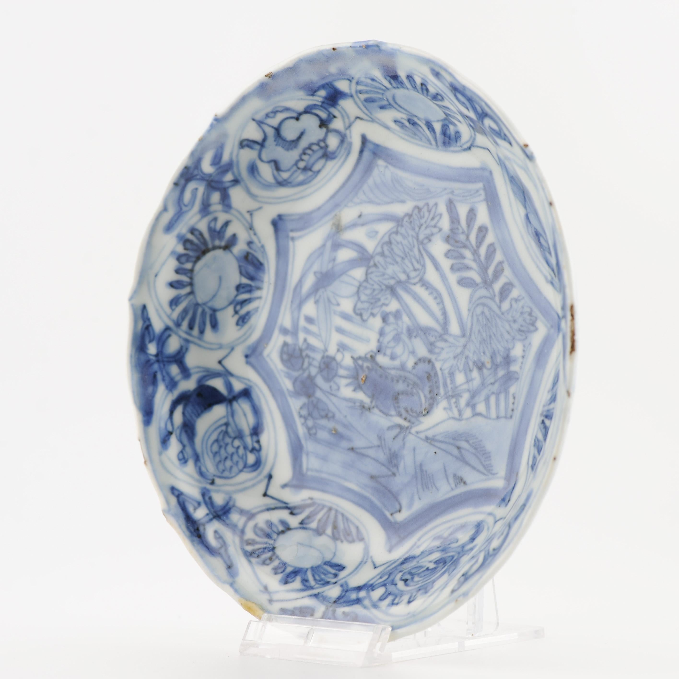 Antique Ming 1600-1644 Chinese Porcelain Wanli / Tianqi Kraak FROG scene Plate For Sale 3