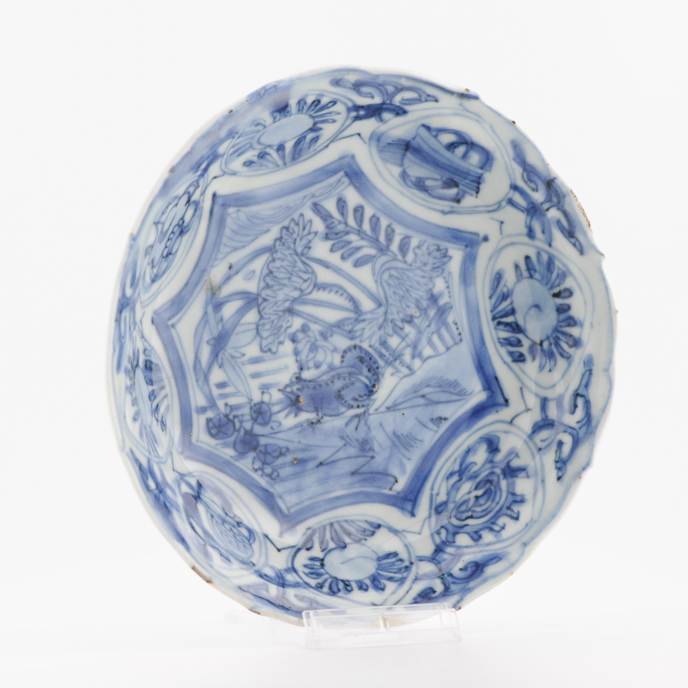 Antique Ming 1600-1644 Chinese Porcelain Wanli / Tianqi Kraak FROG scene Plate For Sale 4