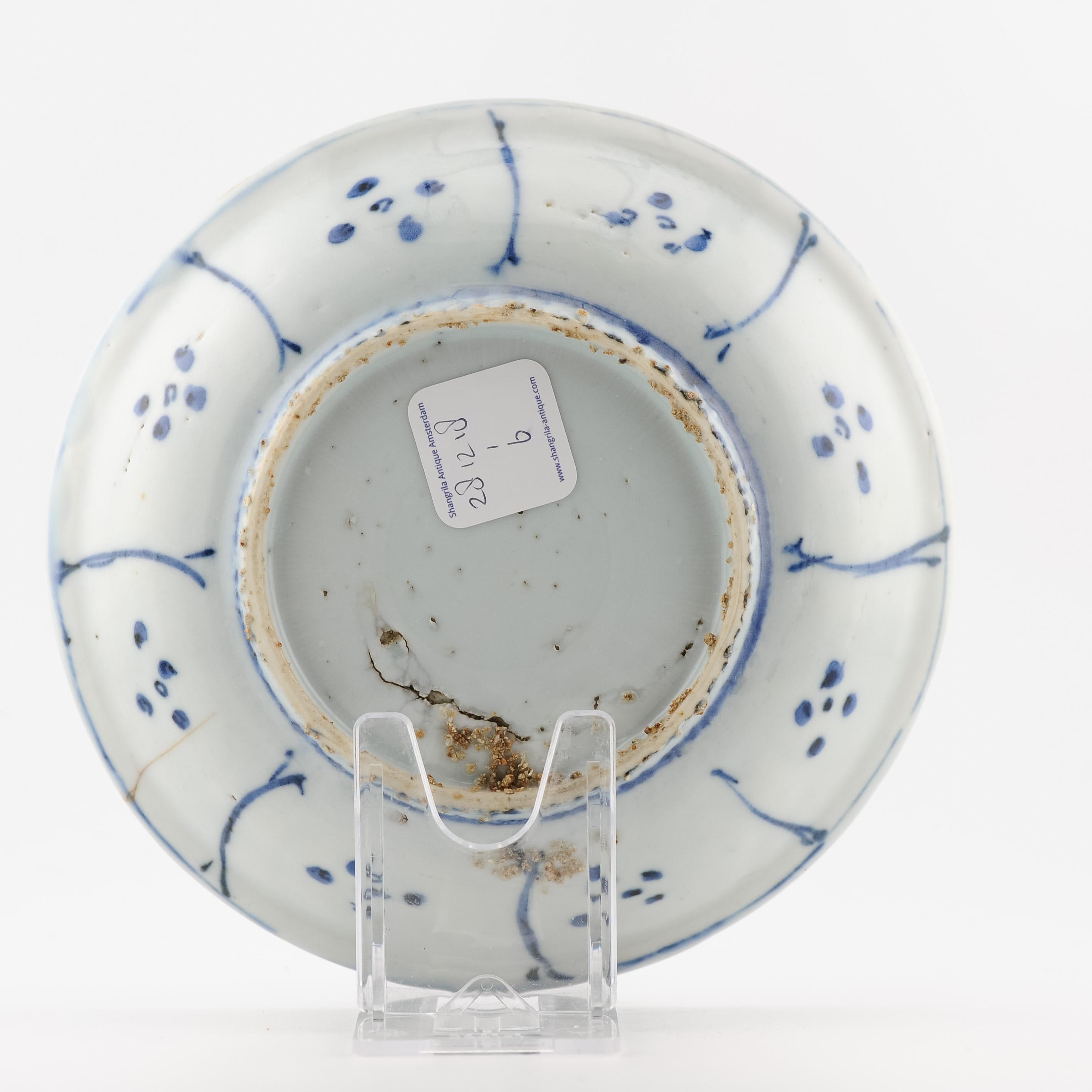 Antique Ming 1600-1644 Chinese Porcelain Wanli / Tianqi Kraak Plate For Sale 4
