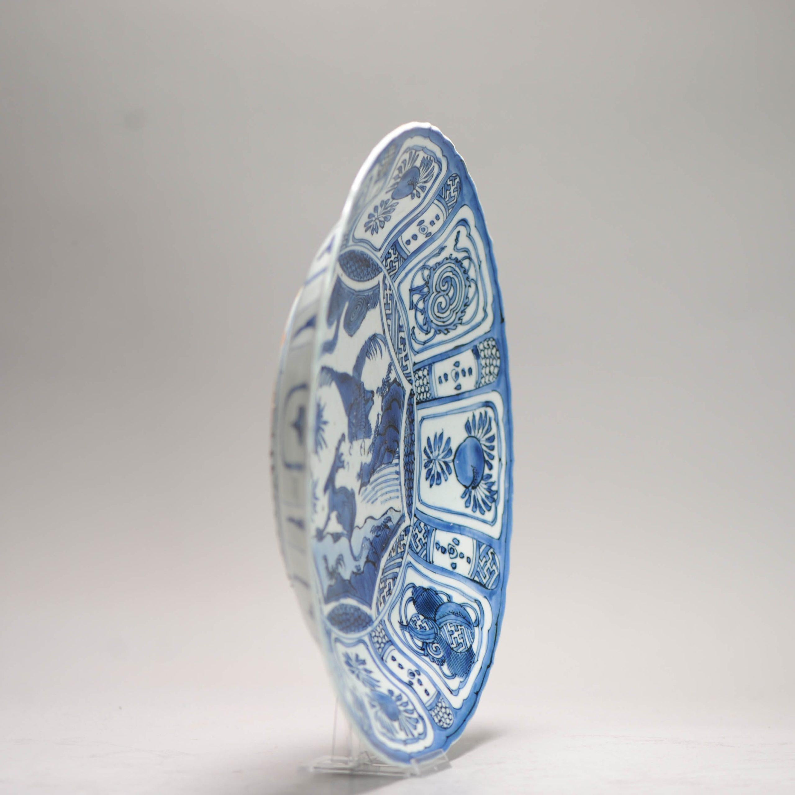 Antique Ming Period Chinese Porcelain Charger Eagle and Goat Yin Yang Harmony In Good Condition For Sale In Amsterdam, Noord Holland