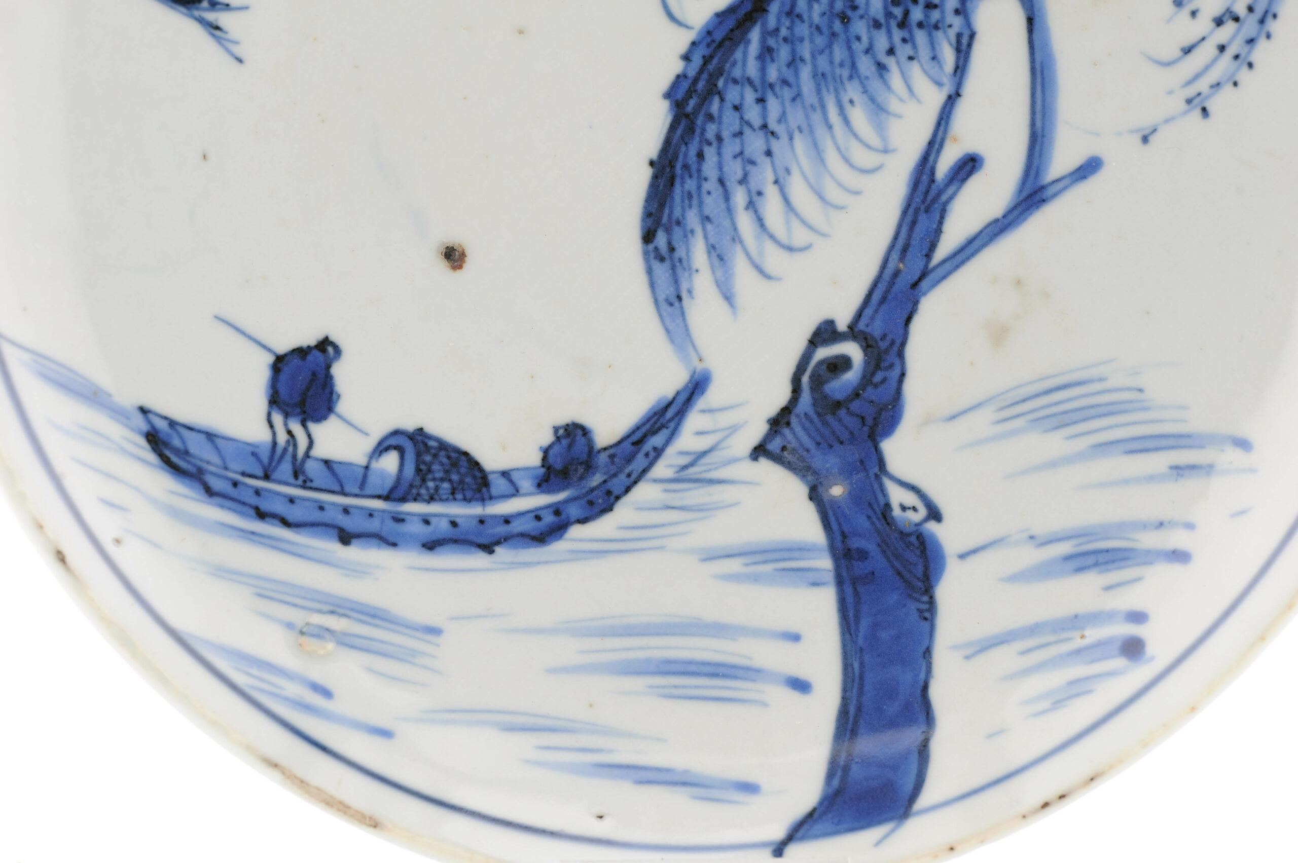 Ancien plat en porcelaine chinoise de la période Ming Kosometsuke Fisherman en vente 2