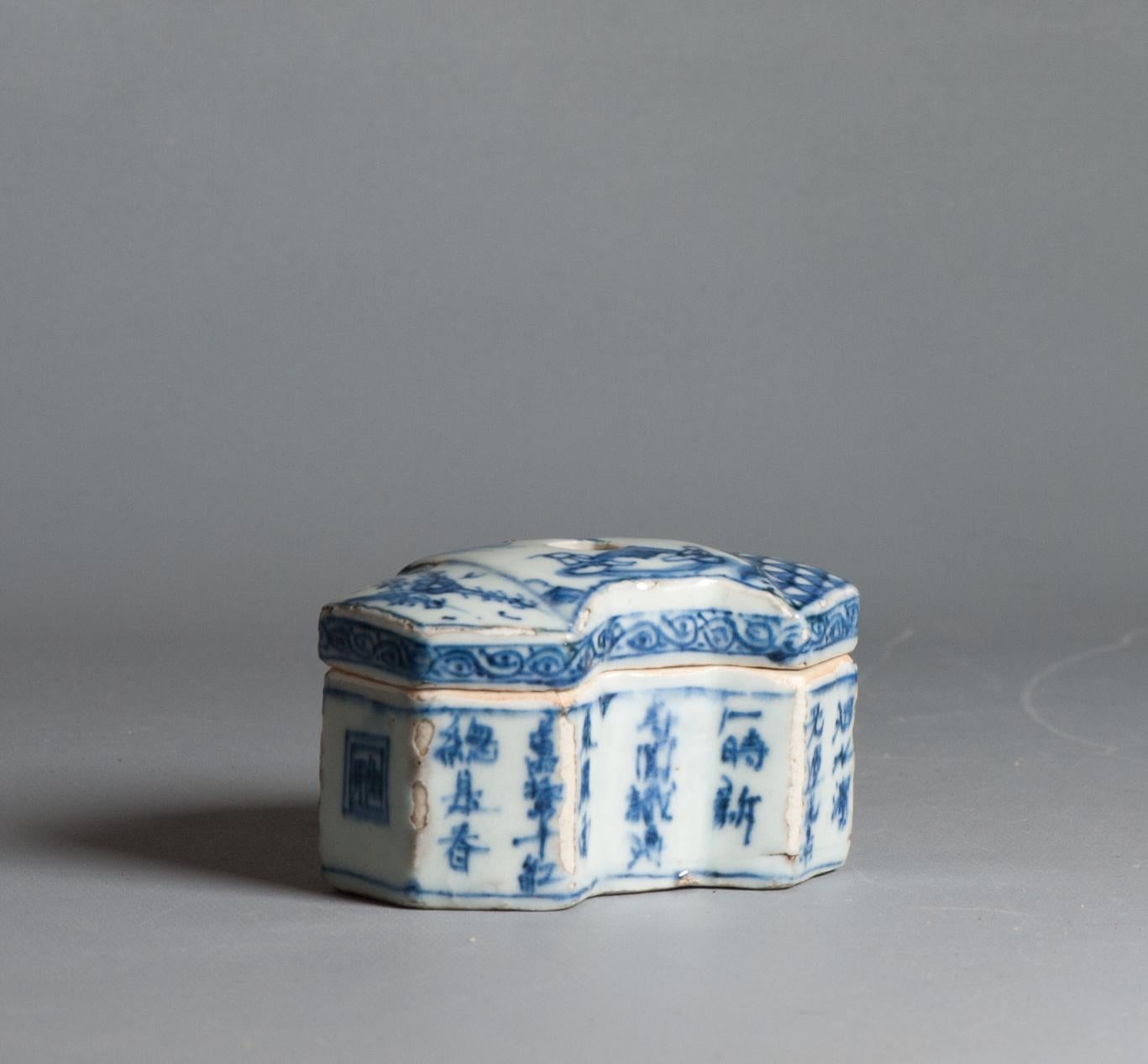 Porcelaine Ancienne boîte de criquet Kosometsuke d'époque Ming en porcelaine chinoise en vente