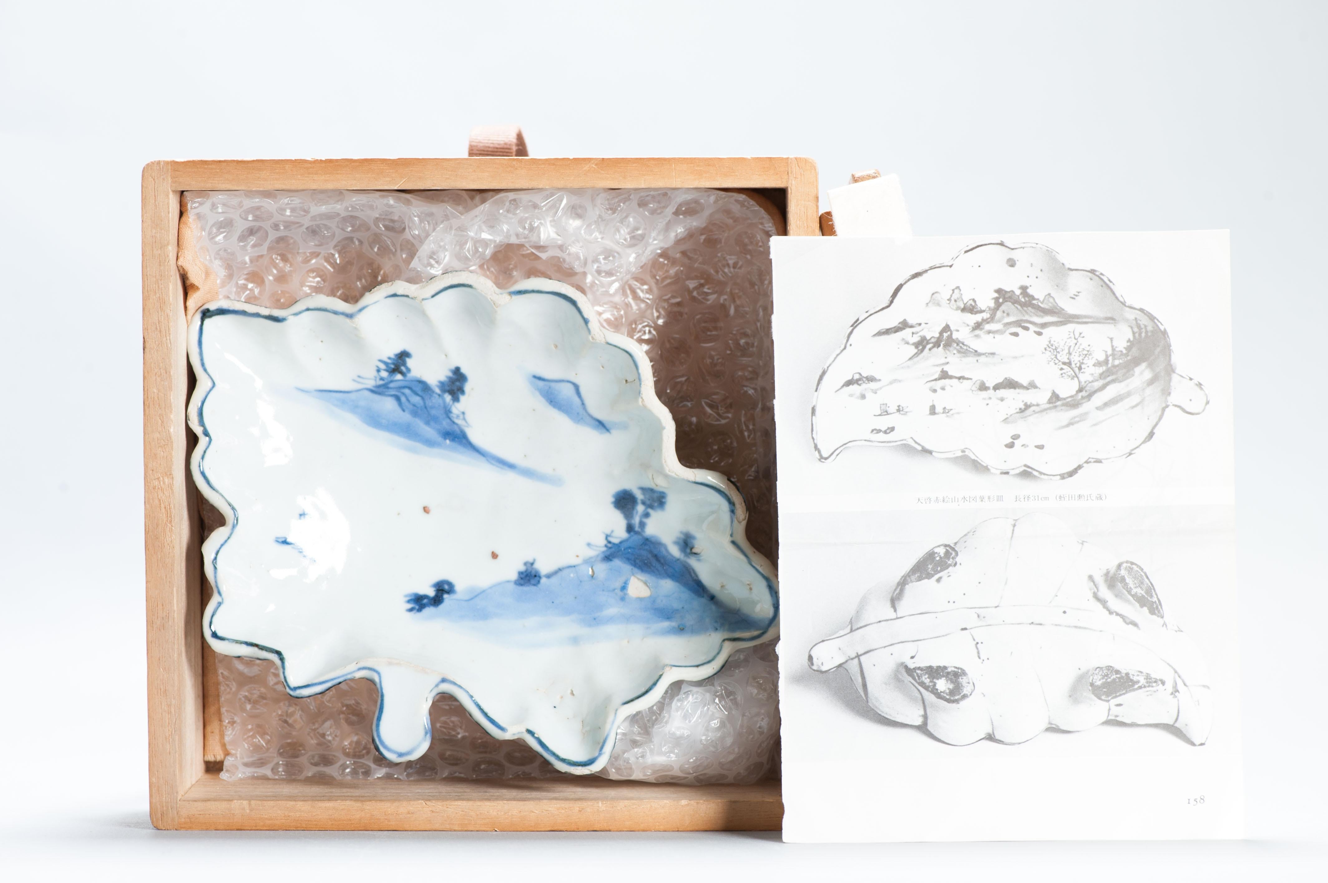 A very nicely potted and painted blue and white Kosometsuke Kaiseki dish plate of a desirable cobalt blue!
Stunning piece with design of a landscape in the style of the yuan painter Ni Zan with.
This dish is clearly related to the situation of the