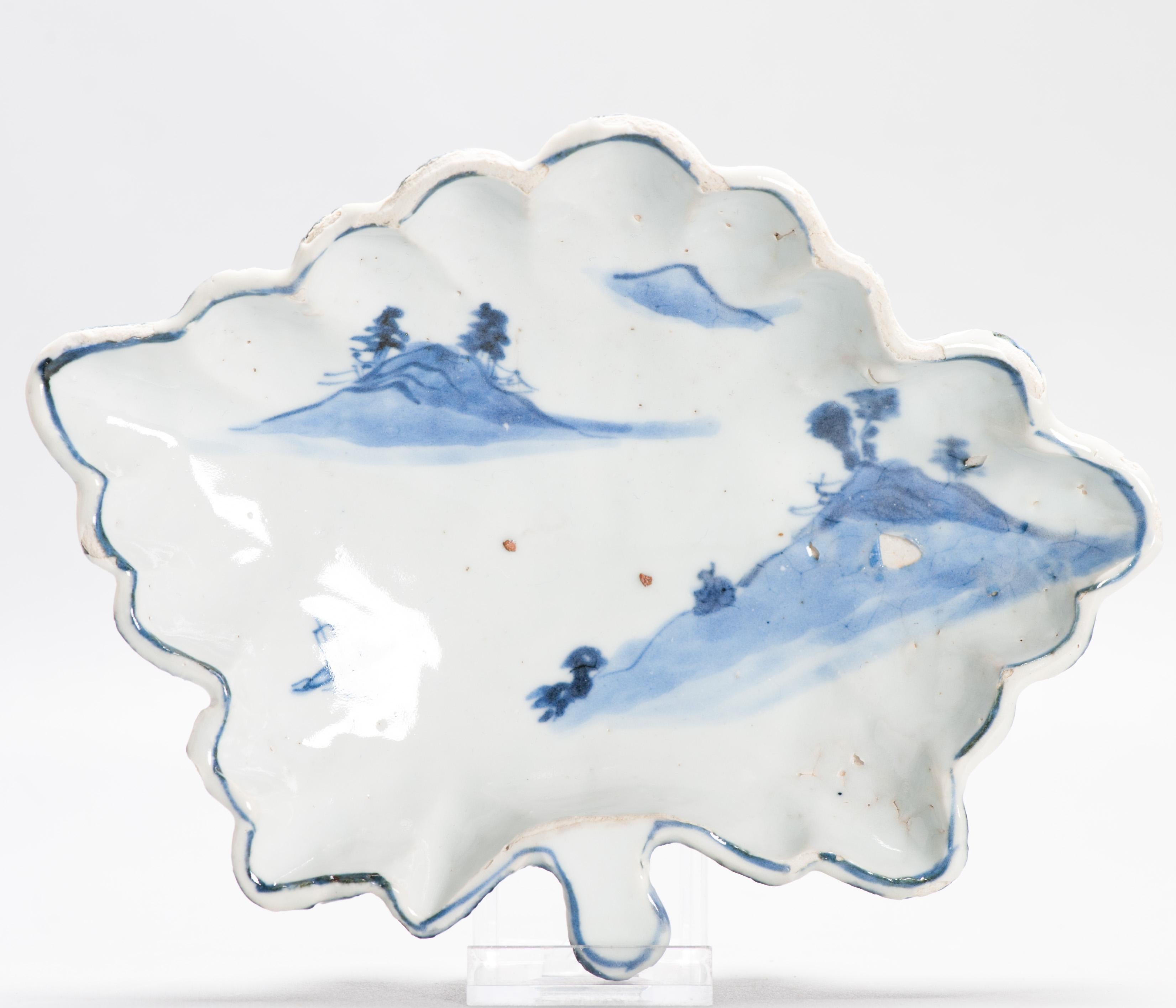 Antique Ming Period Xieyi Kosometsuke Landscape Chinese Porcelain Kaiseki Dish In Good Condition For Sale In Amsterdam, Noord Holland