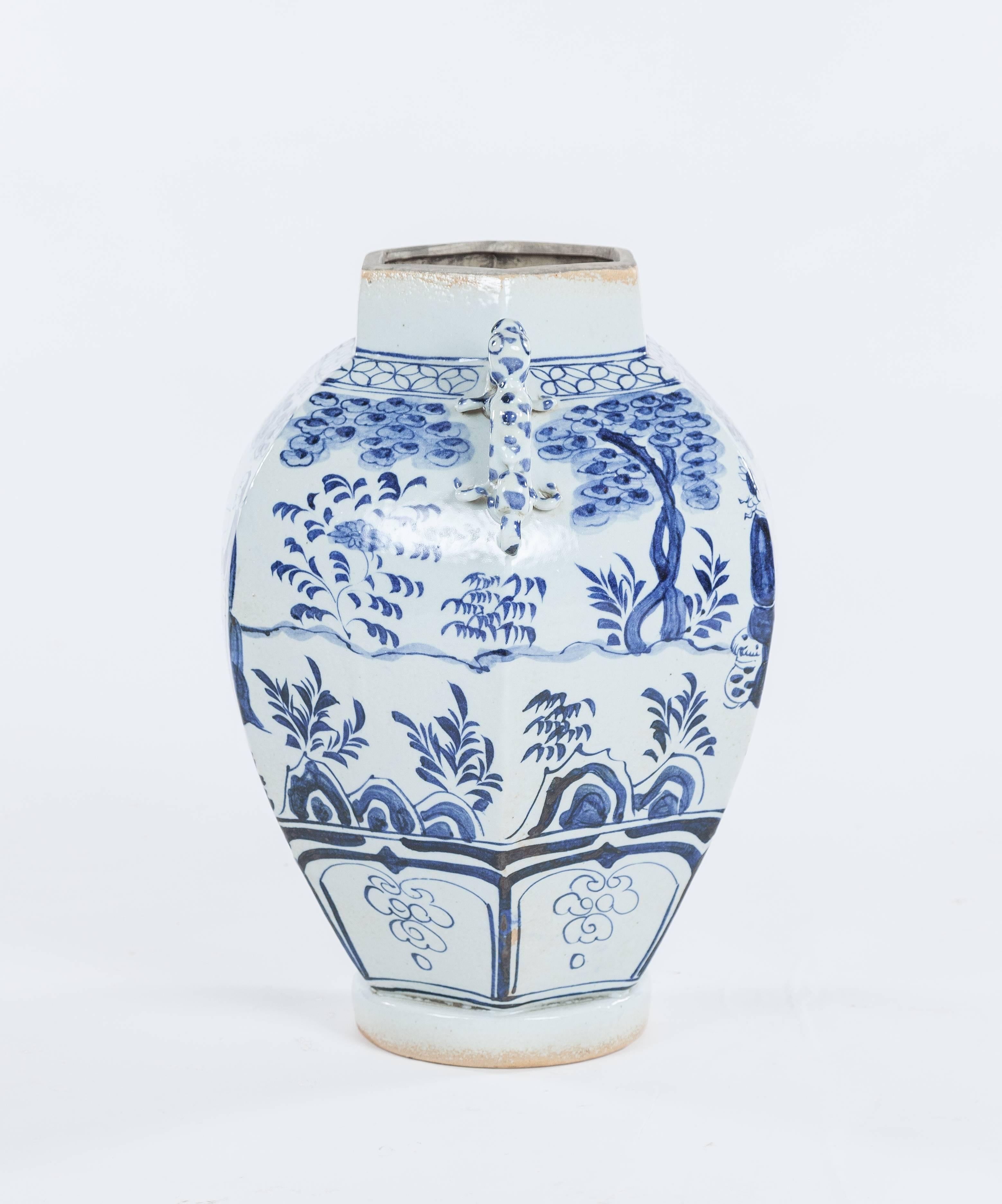 An antique Ming-style Chinese blue and white porcelain vase dating to the late 19th century. The vase measures approximately 14.5