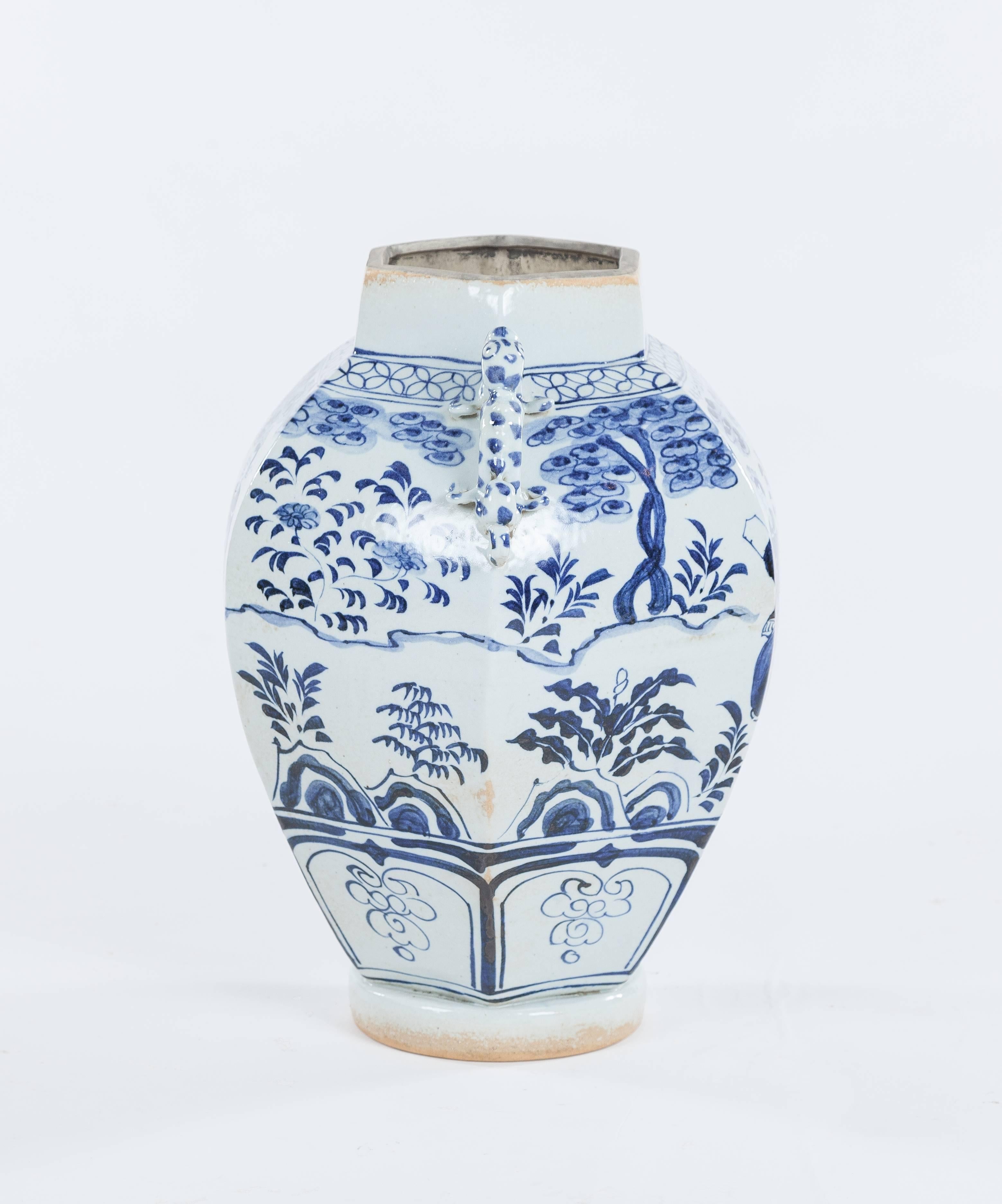 Antique Ming-Style Chinese Blue and White Vase, Late 19th Century In Good Condition In Wilmington, DE
