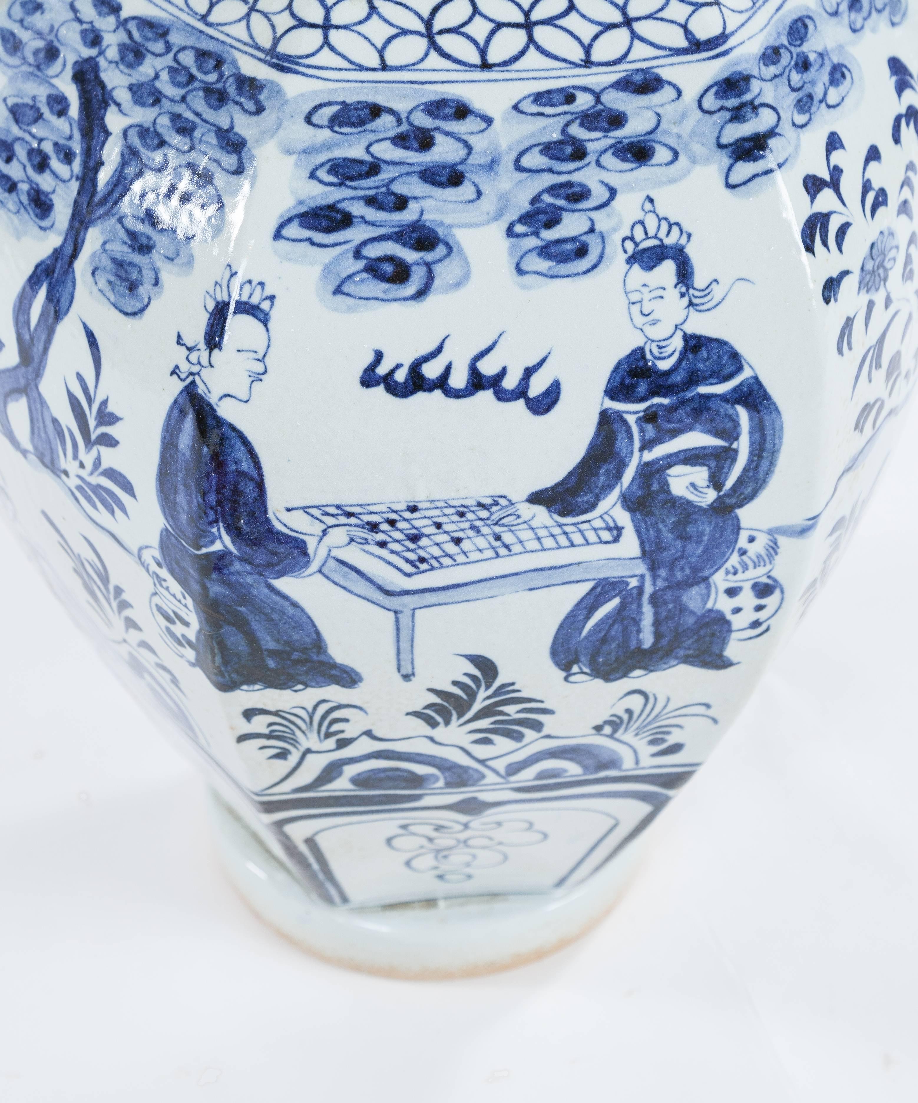 Antique Ming-Style Chinese Blue and White Vase, Late 19th Century 2