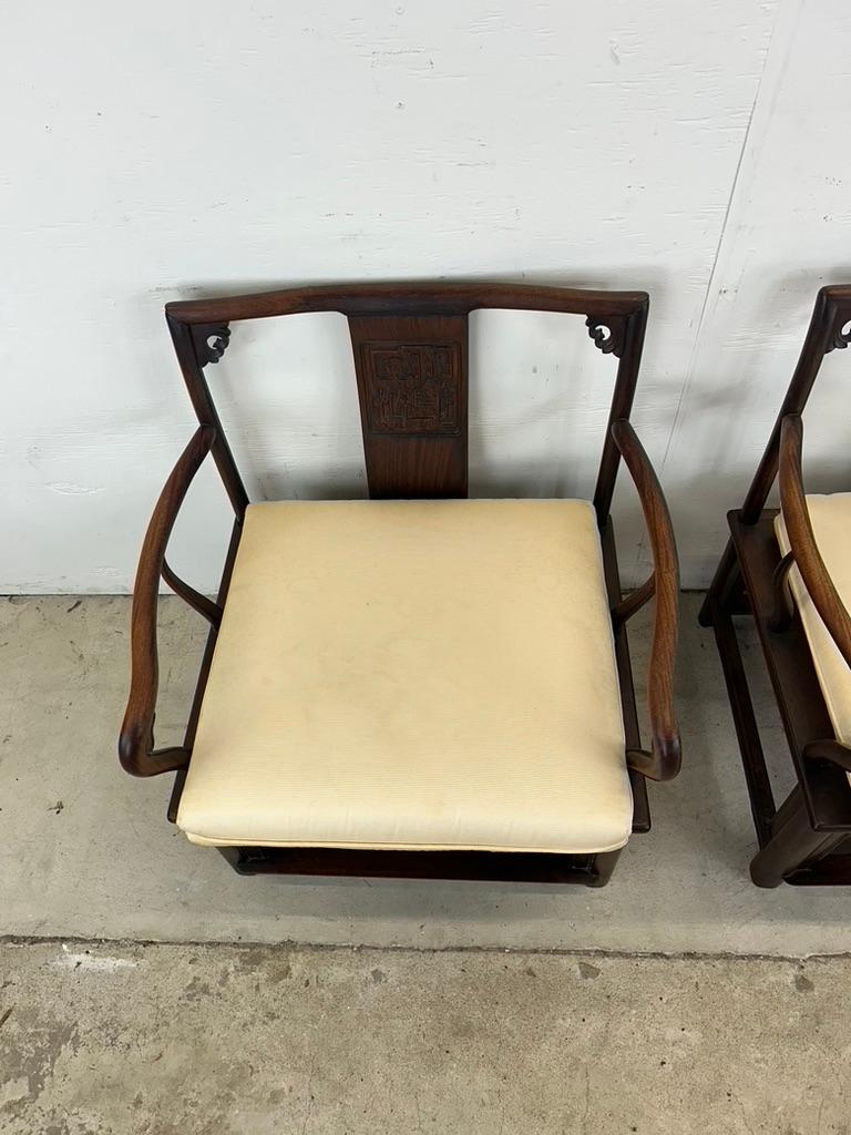 Anciennes chaises à dossier bas de style Ming avec médaillon sculpté en vente 7