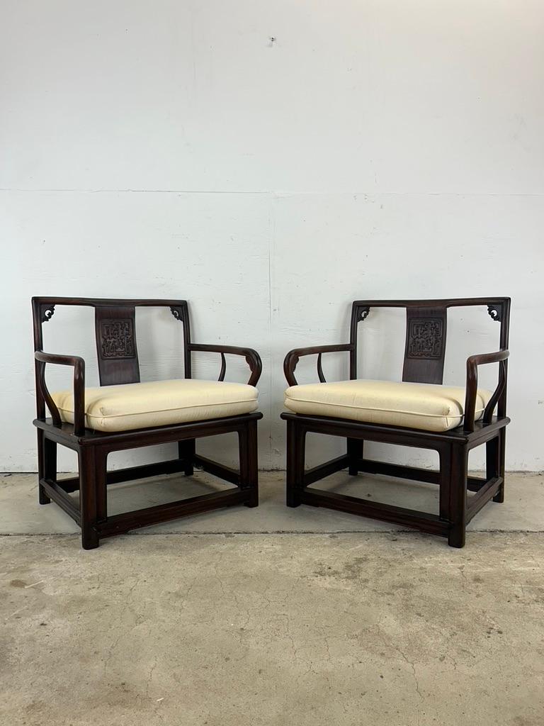 Anciennes chaises à dossier bas de style Ming avec médaillon sculpté en vente 11
