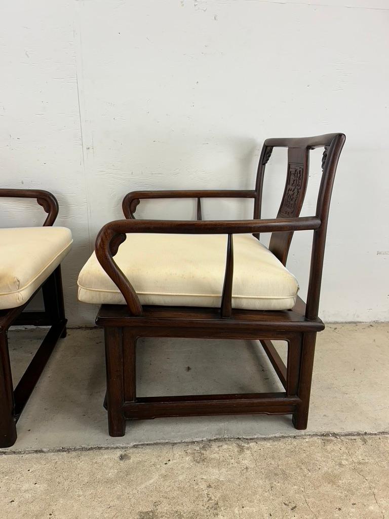 Anciennes chaises à dossier bas de style Ming avec médaillon sculpté en vente 12