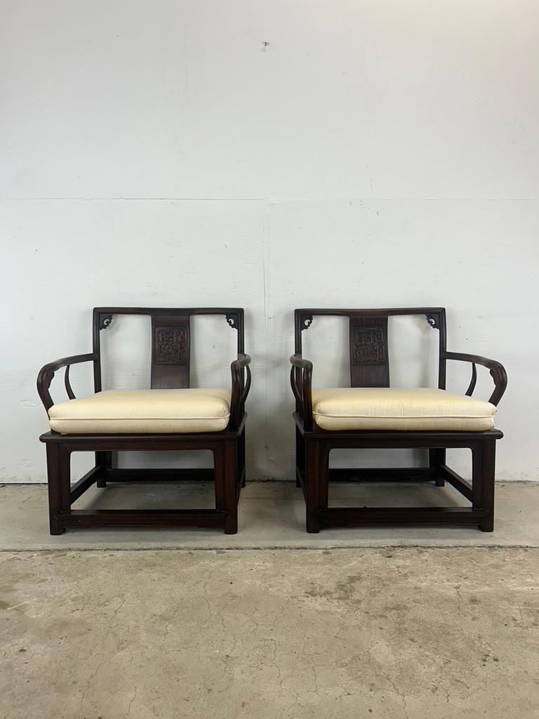 Anciennes chaises à dossier bas de style Ming avec médaillon sculpté en vente 2