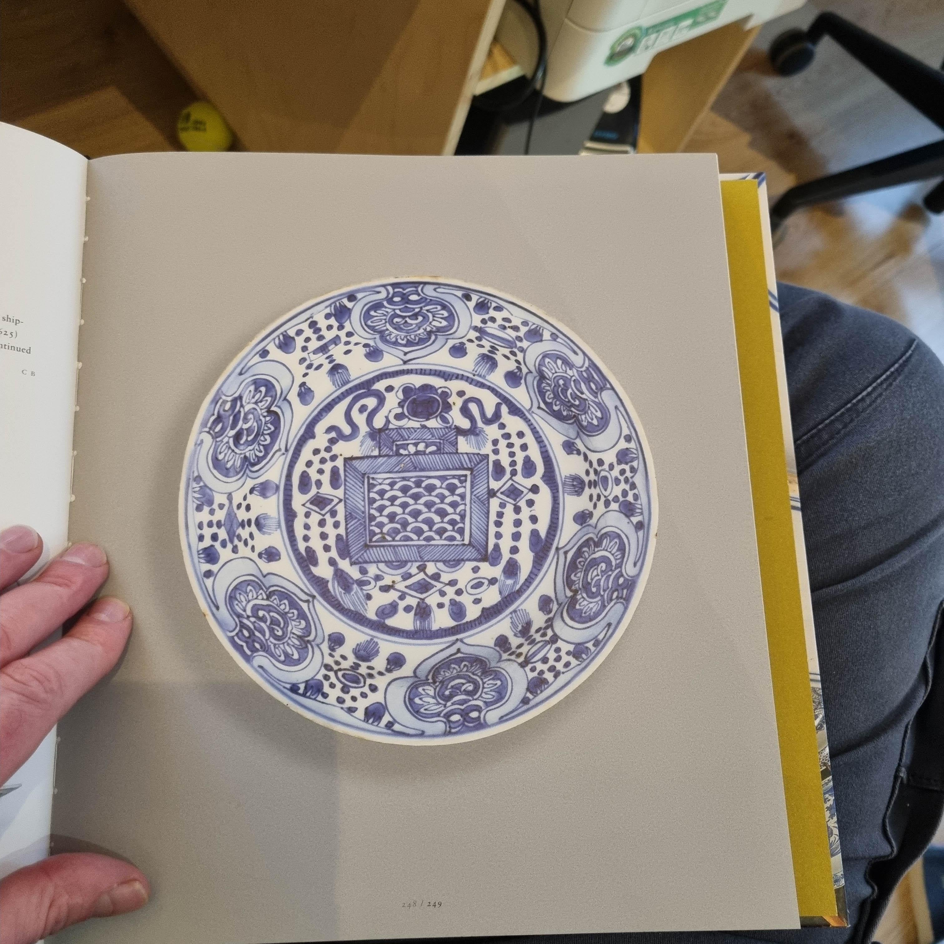 Antique Ming Wanli Period Chinese Porcelain Plate Unusual Design Ruyi For Sale 10