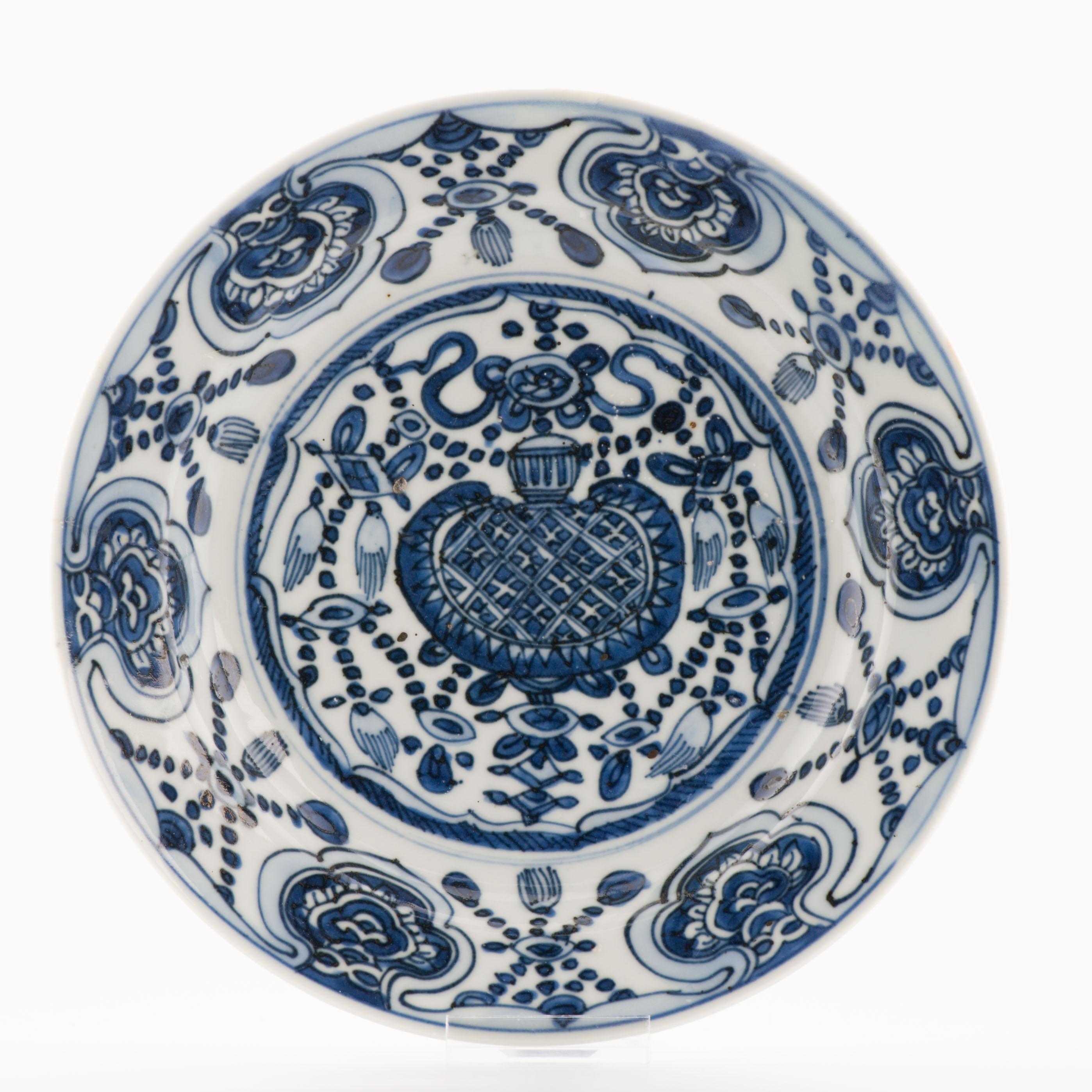 A very nicely potted and painted plate of a desirable quality. Early Wanli reign, last quarter of the 16th century. Stunning piece with beautiful and unusual design of Ruyi and Lambrequins.

Absolute top Quality piece, similar examples in the Santos