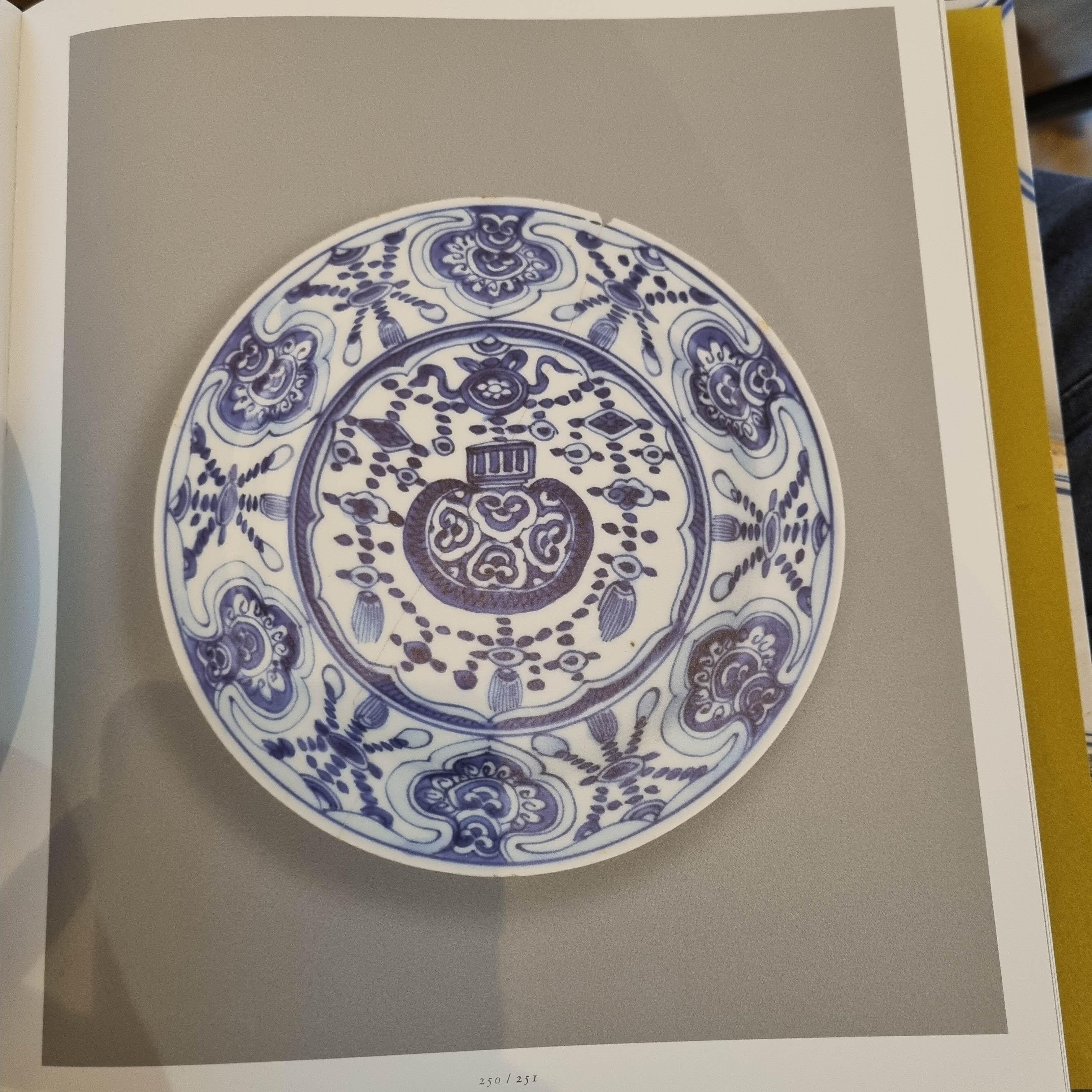 Antique Ming Wanli Period Chinese Porcelain Plate Unusual Design Ruyi For Sale 1