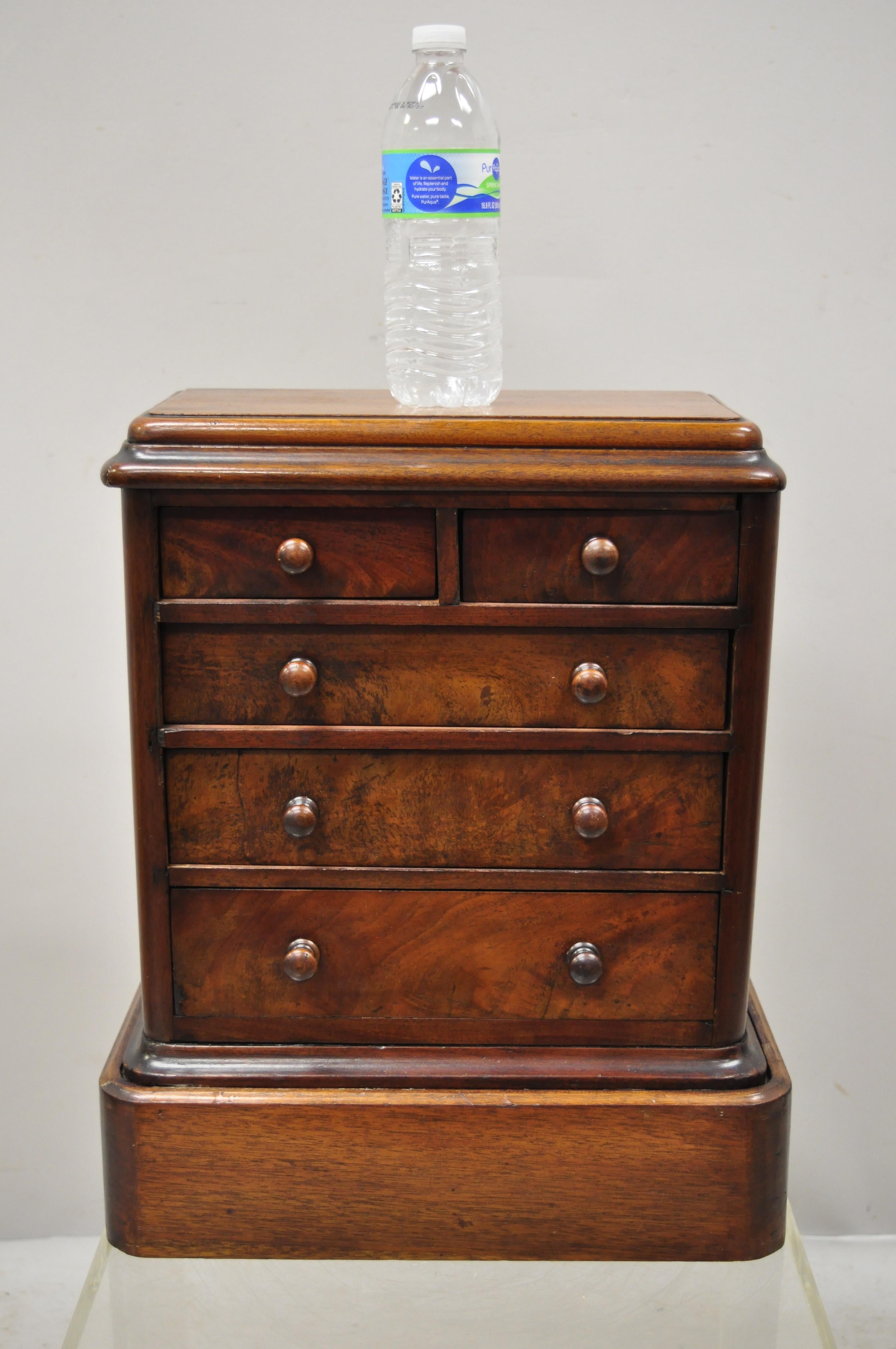 19th century antique Miniature American Empire small mahogany salesman sample chest dresser. Item features a miniature size, solid wood construction beautiful wood grain, 5 drawers, circa 19th century. Measurements: 18.5