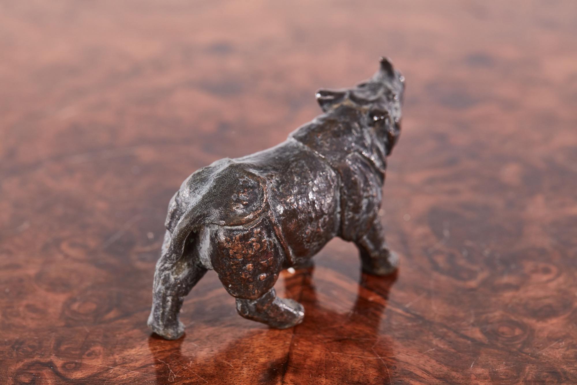 Anglais Rhinocéros antique en bronze miniature en vente