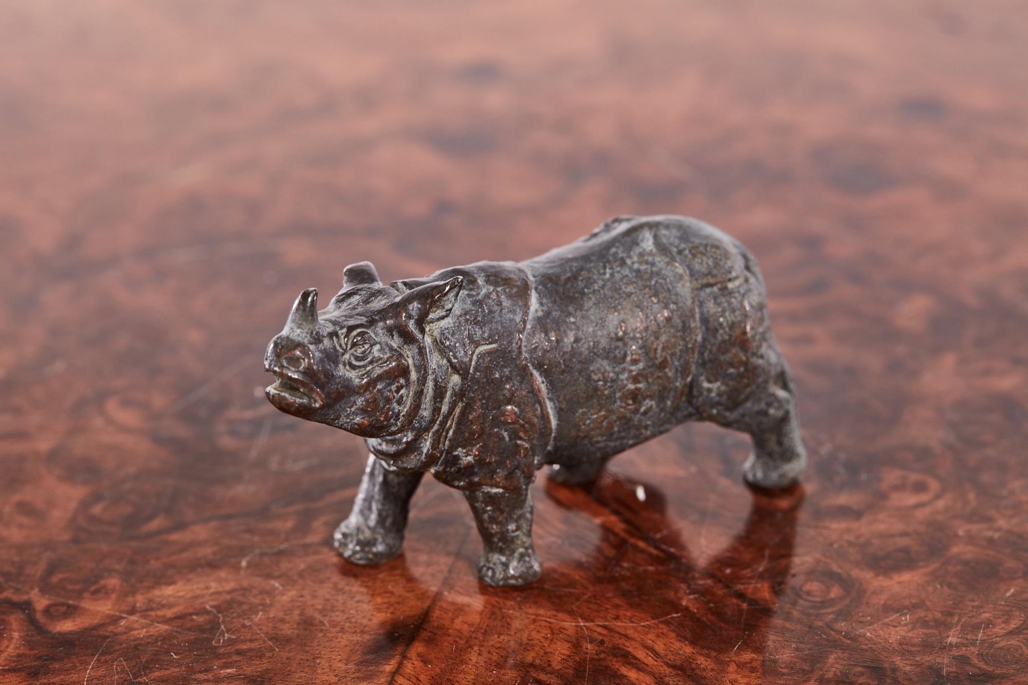 Rhinocéros antique en bronze miniature Bon état - En vente à Suffolk, GB