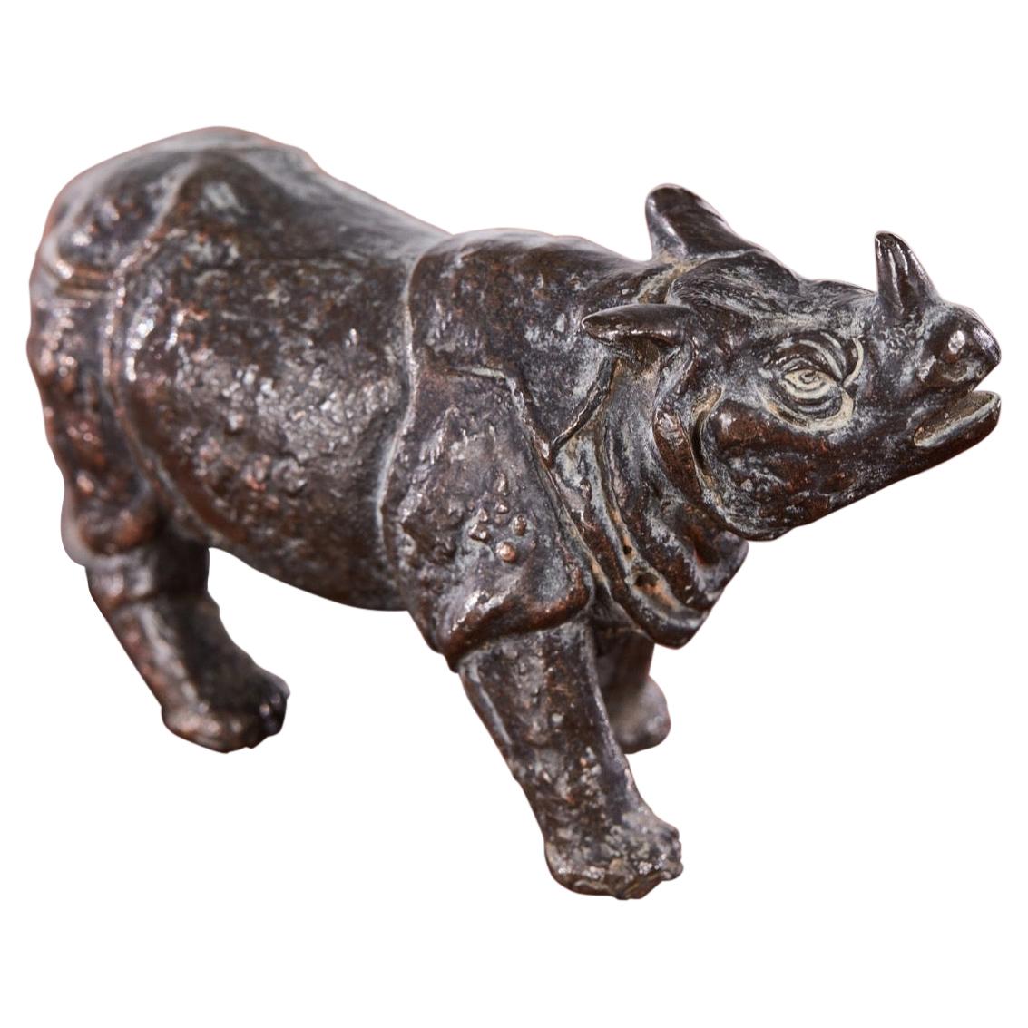 Rhinocéros antique en bronze miniature en vente