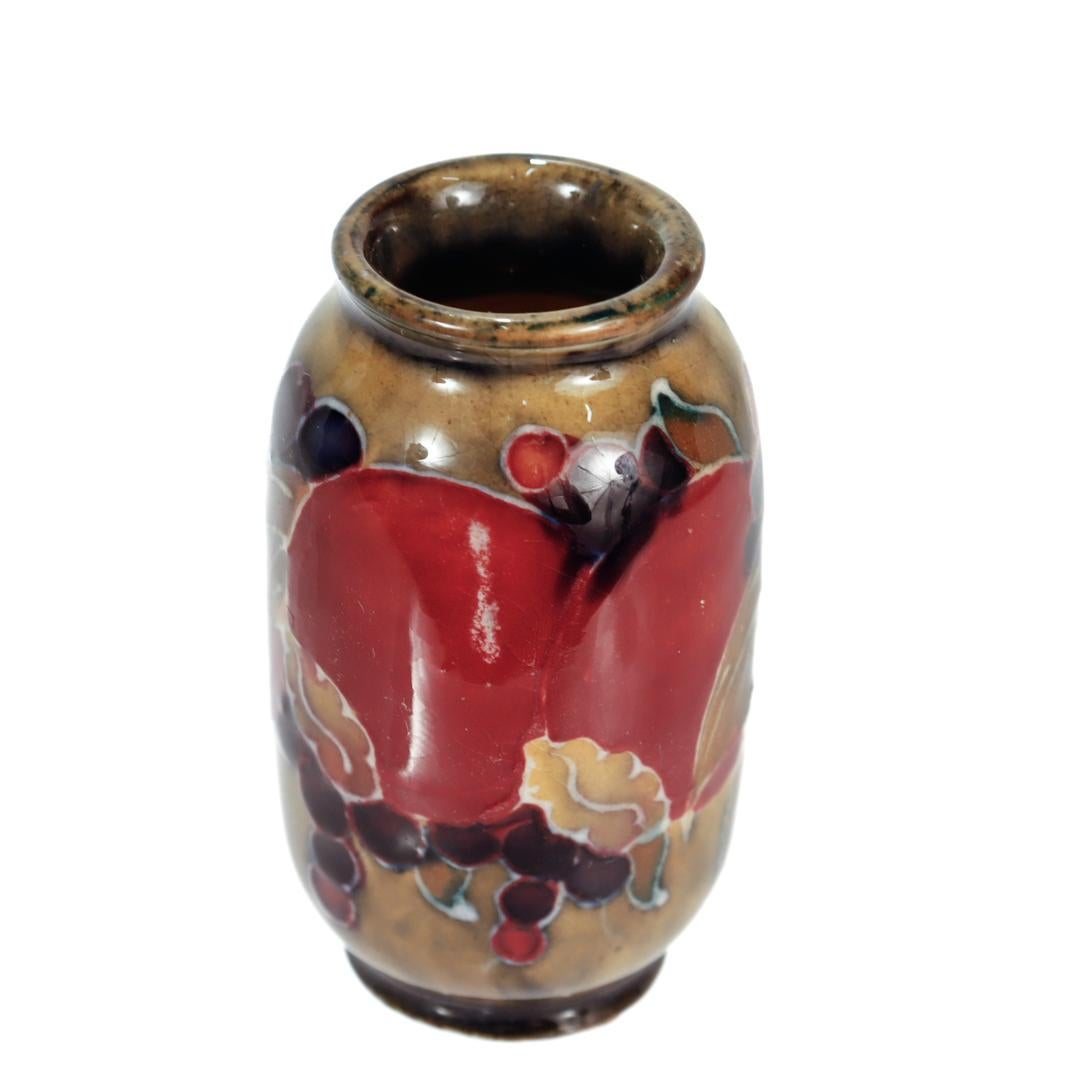 Antike Miniature Moorcroft Pottery Granatapfel Vase mit gesprenkelten gelben Boden (Töpferwaren) im Angebot