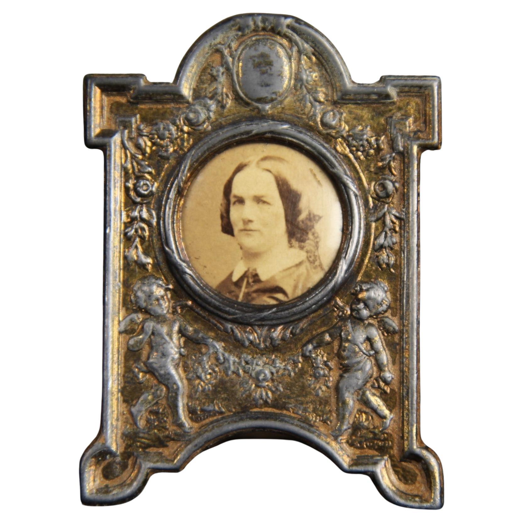Cornice antica in miniatura "No.68", circa 1900, 1 x 1 cm